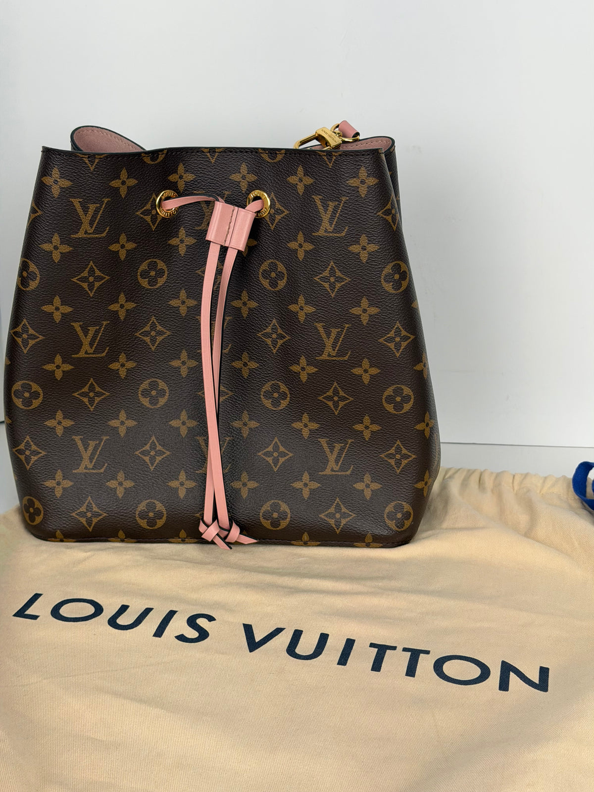 Louis Vuitton NeoNoe MM Bag in Rose Poudre & Brown LV Monogram Canvas NFC YC7