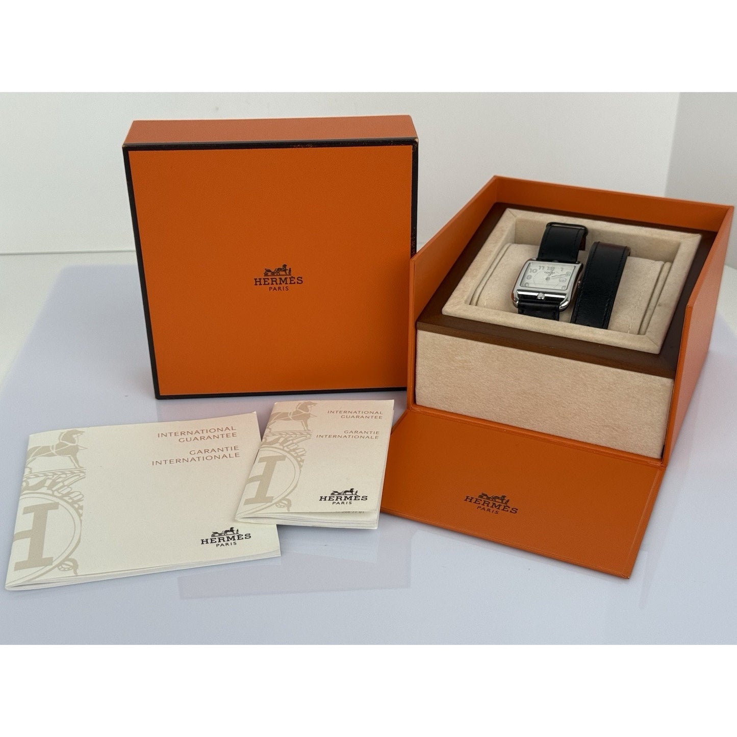 HERMES Cape Cod Black Leather Band Watch CC2.710 Box