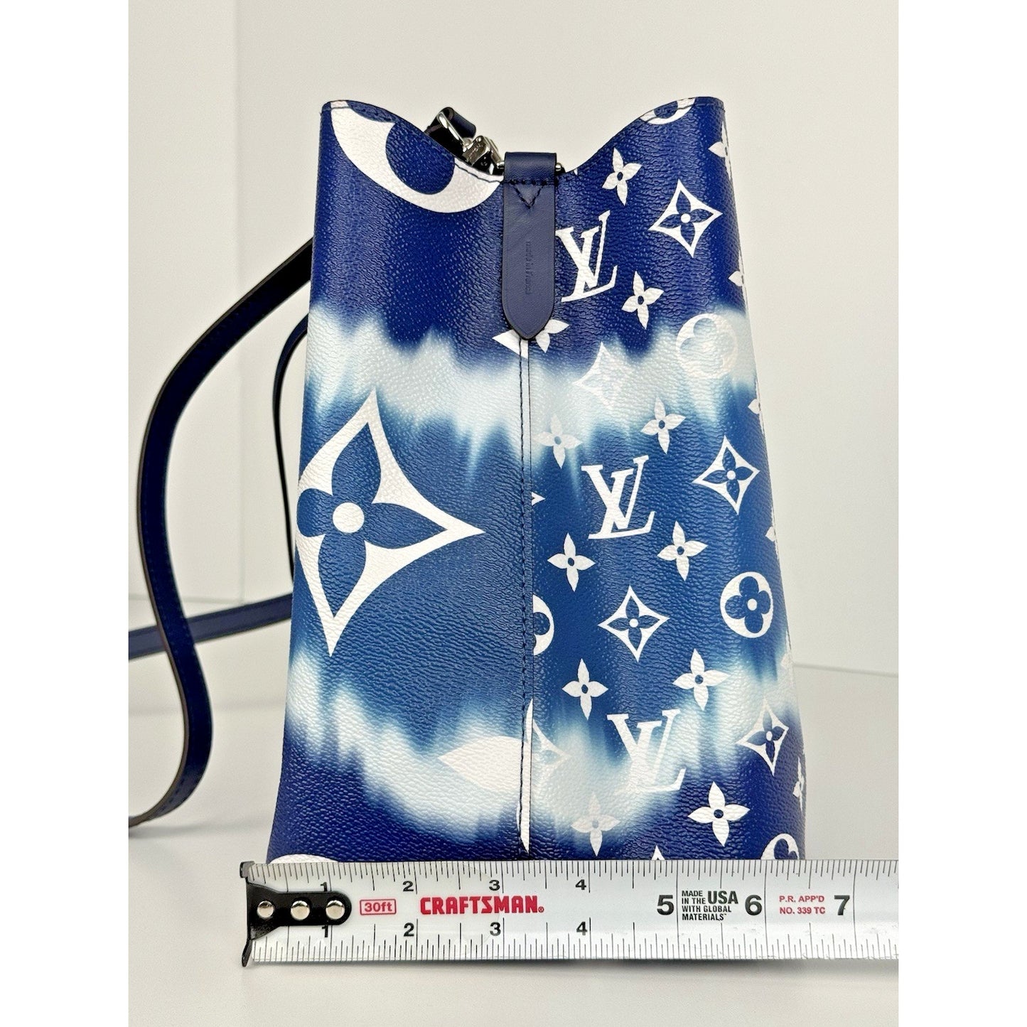 Louis Vuitton NeoNoe MM Bucket Bag in Blue Escale Monogram Canvas D-7
