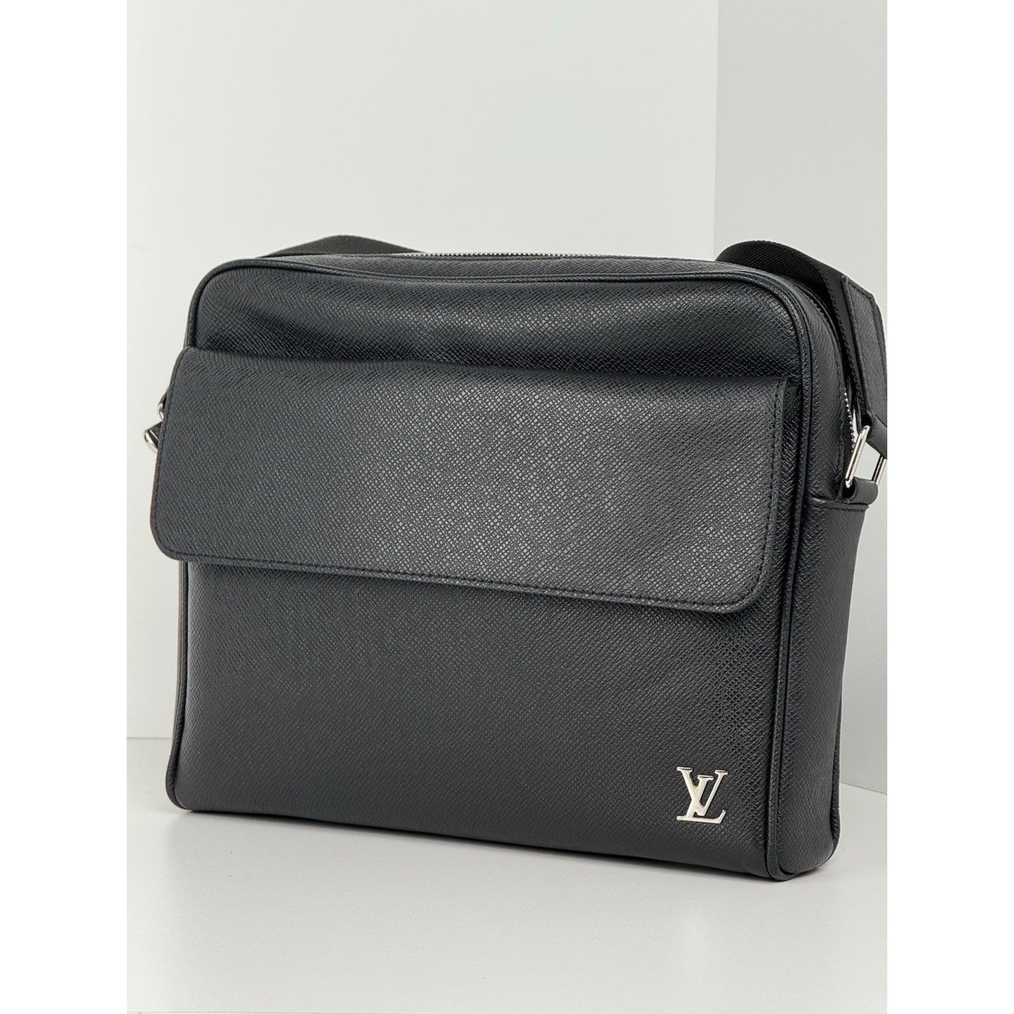 Louis Vuitton Black Leather Taiga Alex Messenger