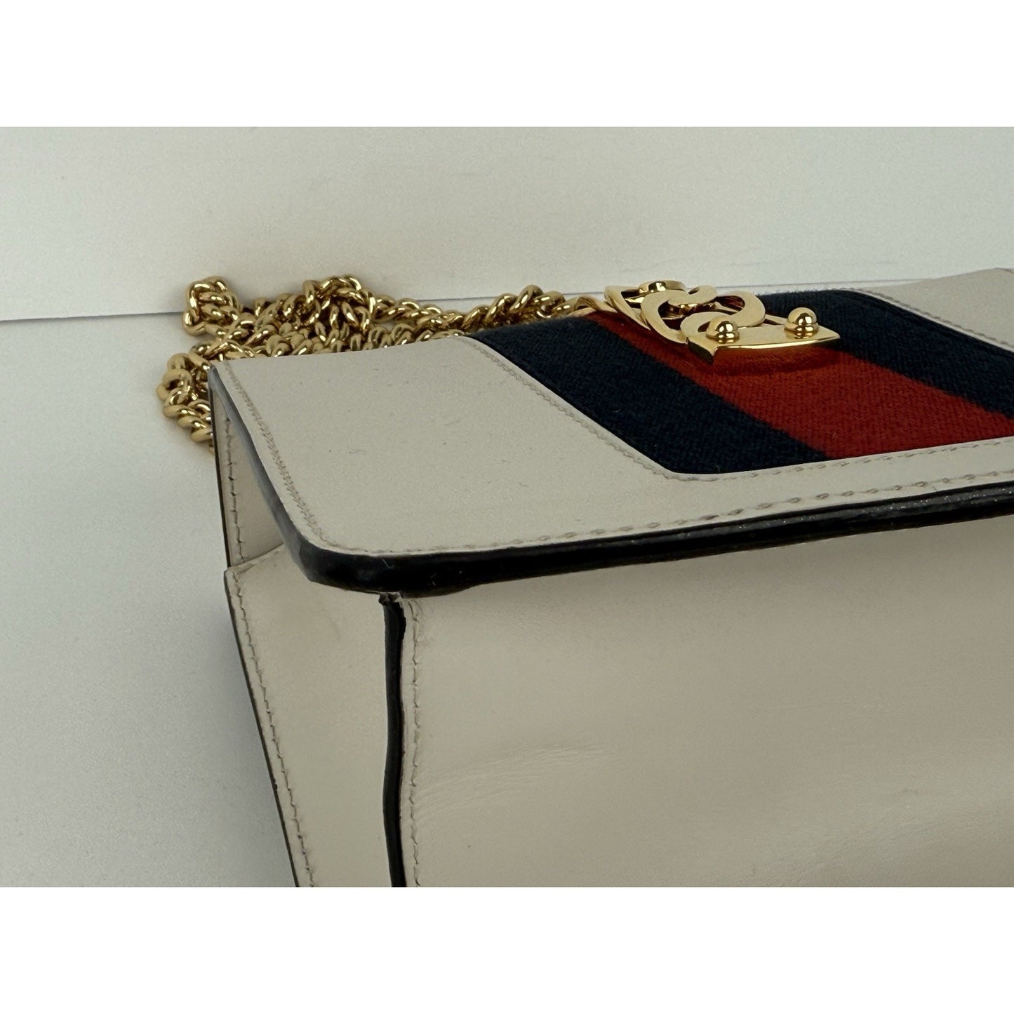 Gucci Sylvie White Leather Shoulder Bag with Gold Chain Detail
