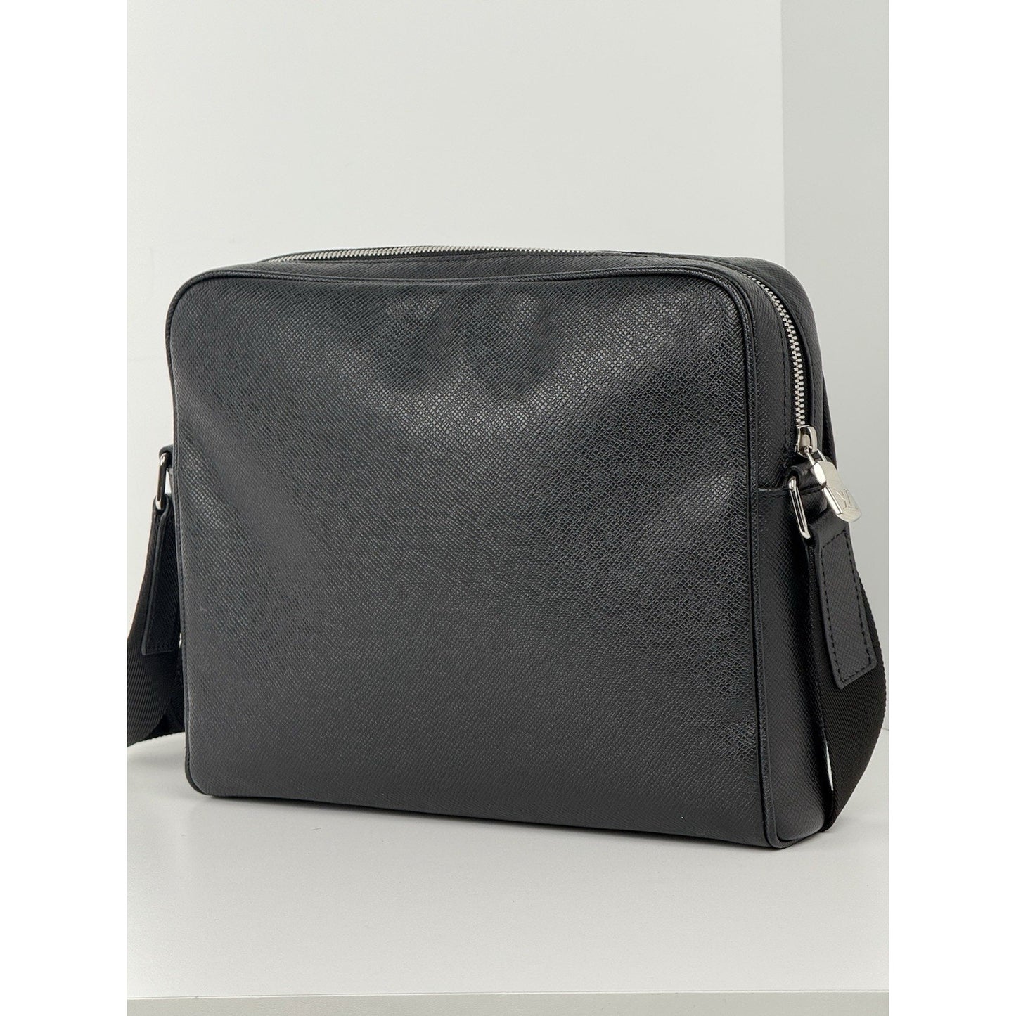 Louis Vuitton Black Leather Taiga Alex Messenger