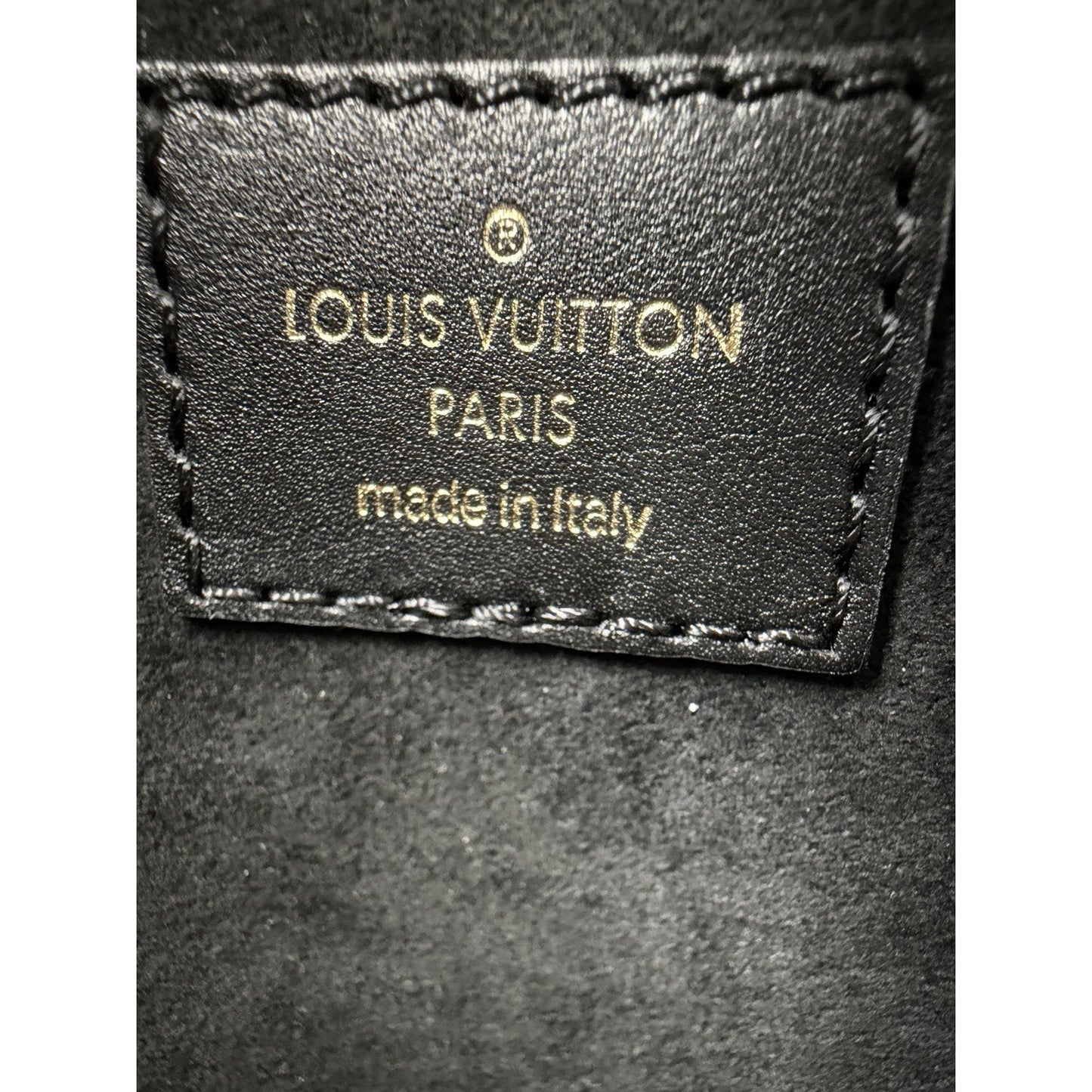 Louis Vuitton New Wave Chain Bag GM in Black Quilted Calfskin Leather NFC D3