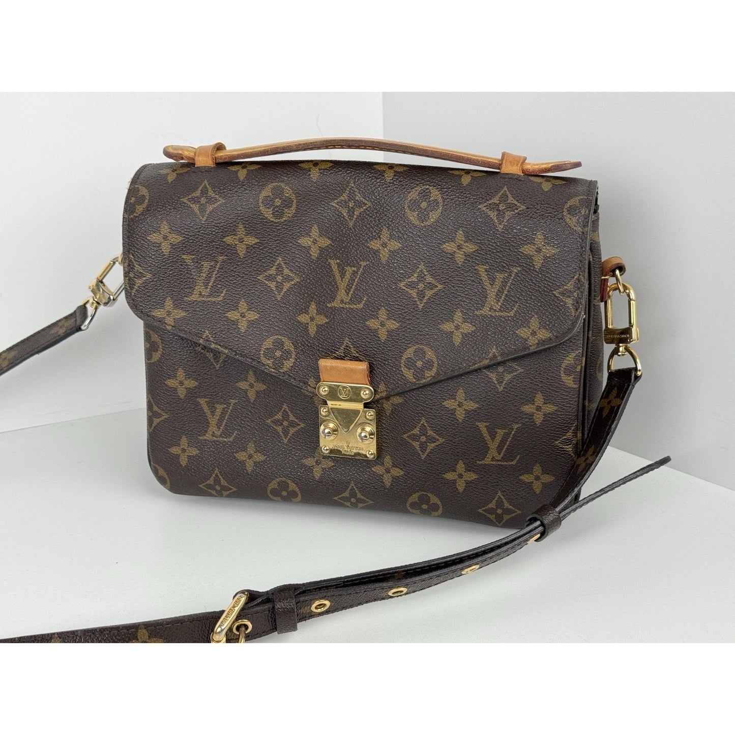 LOUIS VUITTON Pochette Metis Monogram Women's Shoulder Bag 2018 SD1158