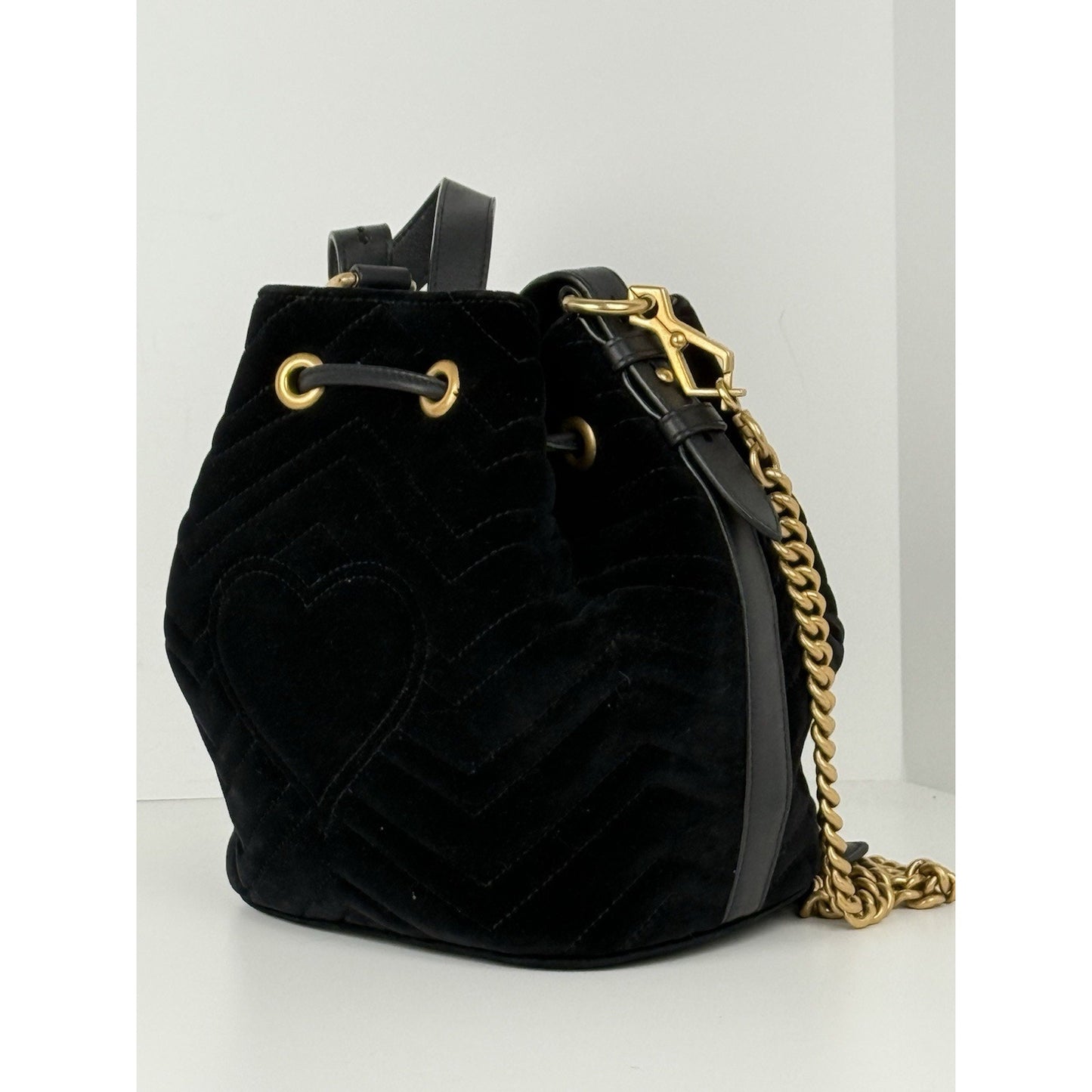 Gucci GG Marmont Bucket Bag Matelasse Black Velvet