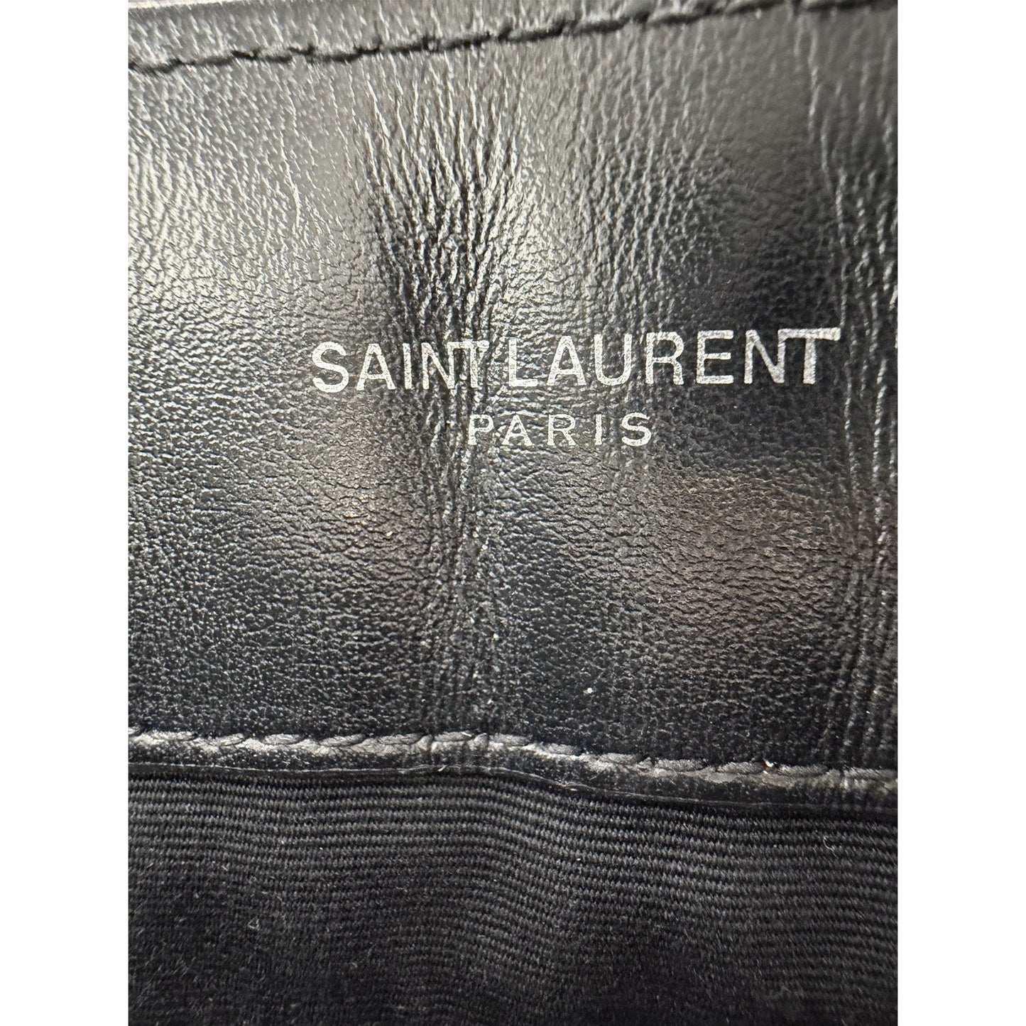 Saint Laurent Toy Loulou Shoulder Bag in Black Quilted Leather Medium R1