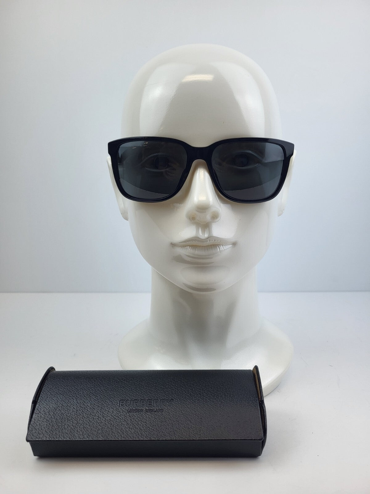 Burberry Sunglasses B4181 Black Frame 58*17 For Women
