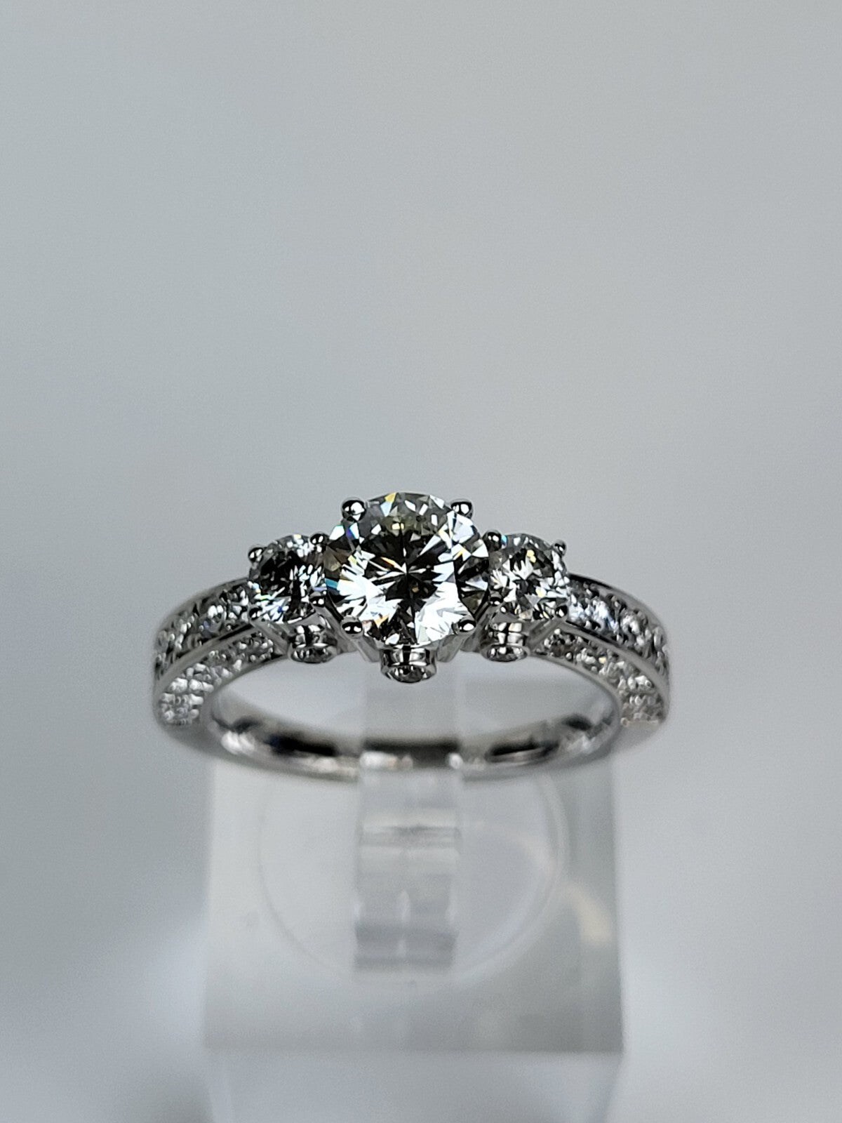 18k White Gold Natural Diamond Ring 1.18ct Main Stone Size7.5