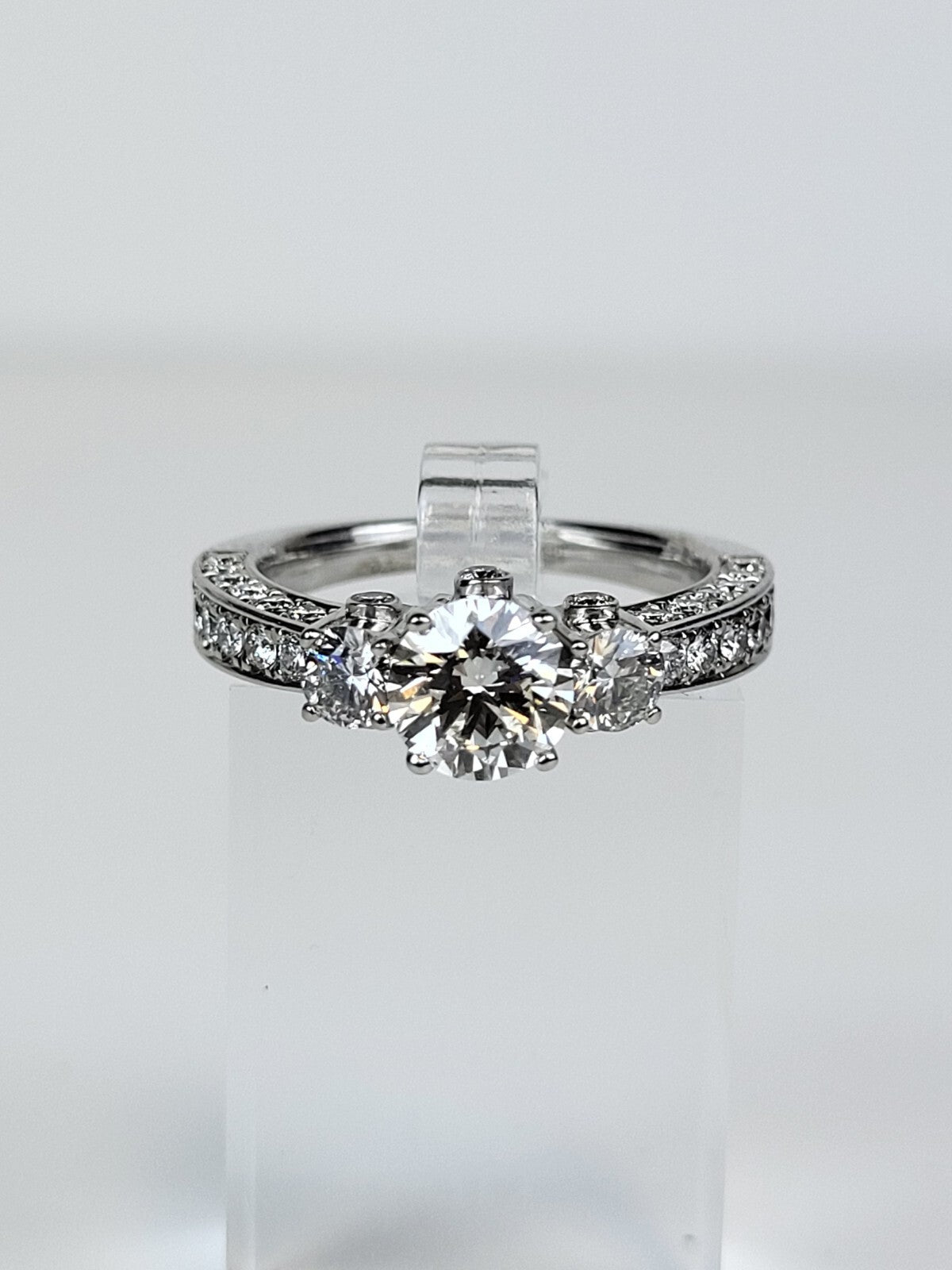 18k White Gold Natural Diamond Ring 1.18ct Main Stone Size7.5