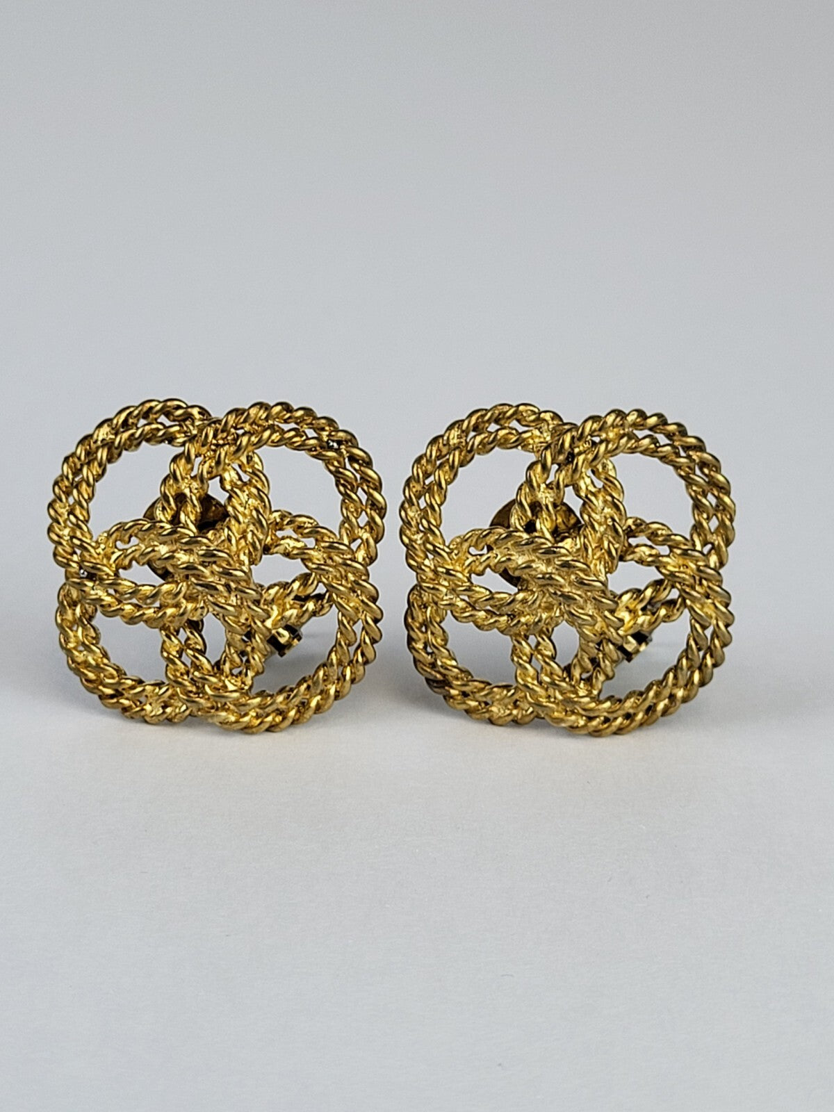 Chanel Vintage Earrings 70s Quatrefoil Round Rope Link Clip On Yellow Gold Tone