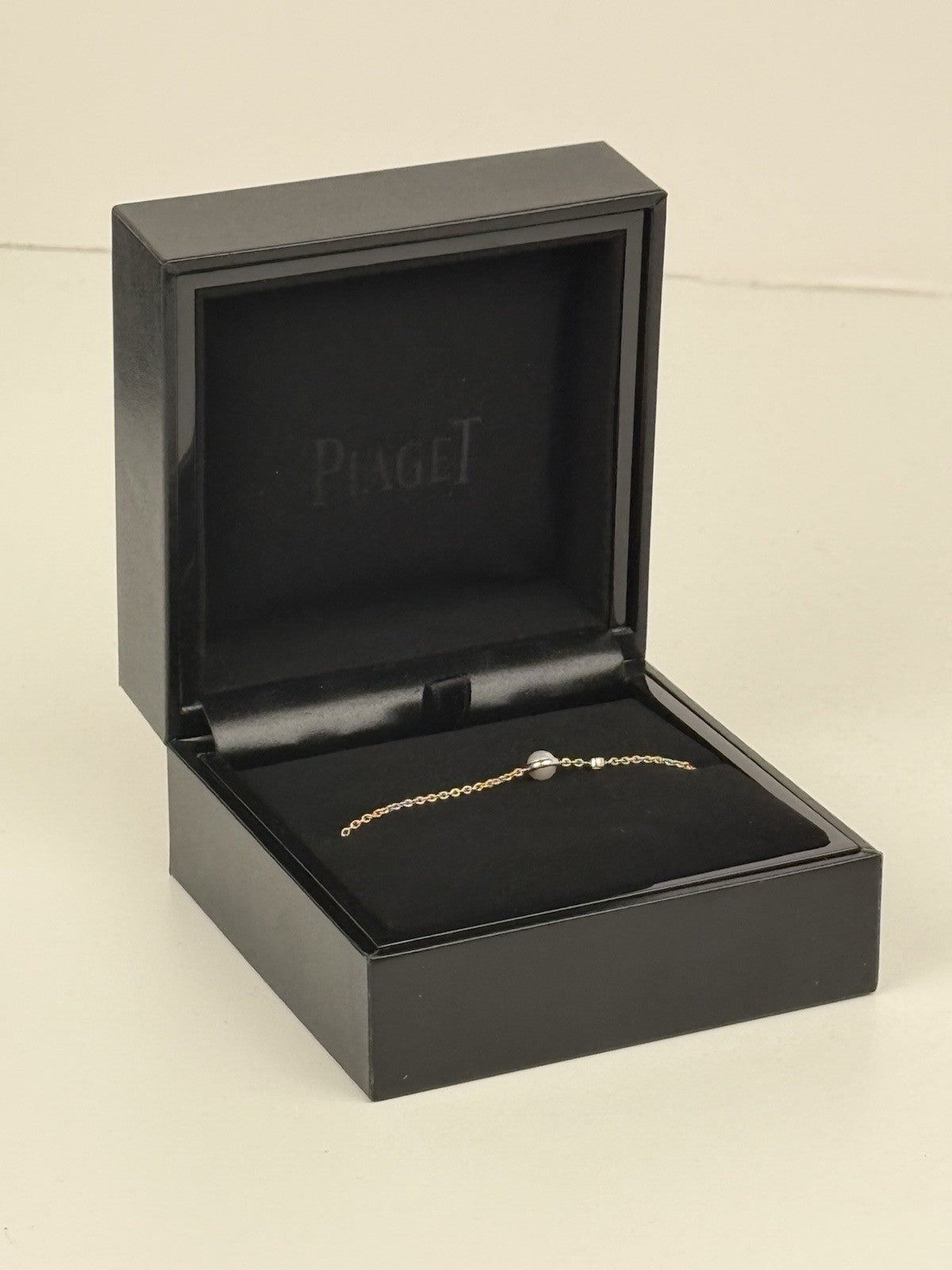 Piaget Possession Mother of Pearl Bead Diamond 18k Rose Gold Bracelet