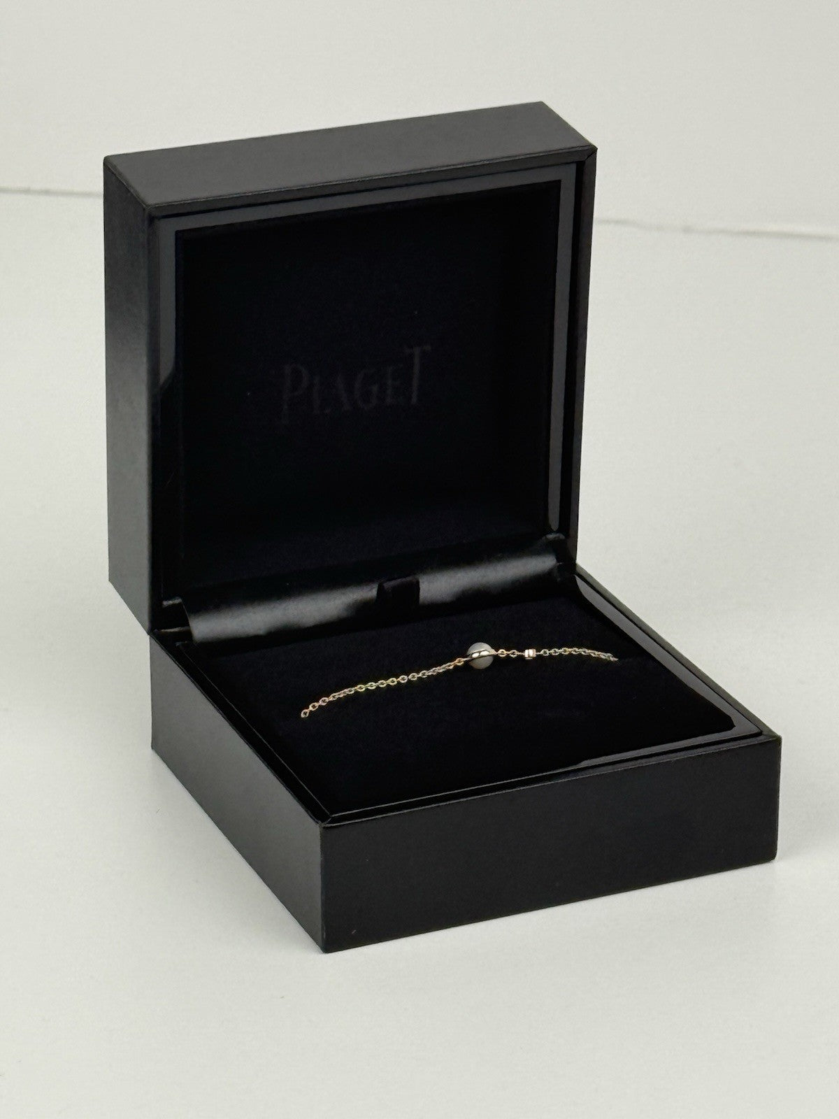 Piaget Possession Mother of Pearl Bead Diamond 18k Rose Gold Bracelet