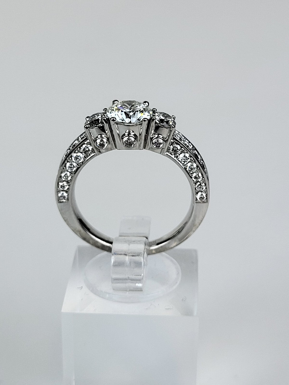 18k White Gold Natural Diamond Ring 1.18ct Main Stone Size7.5