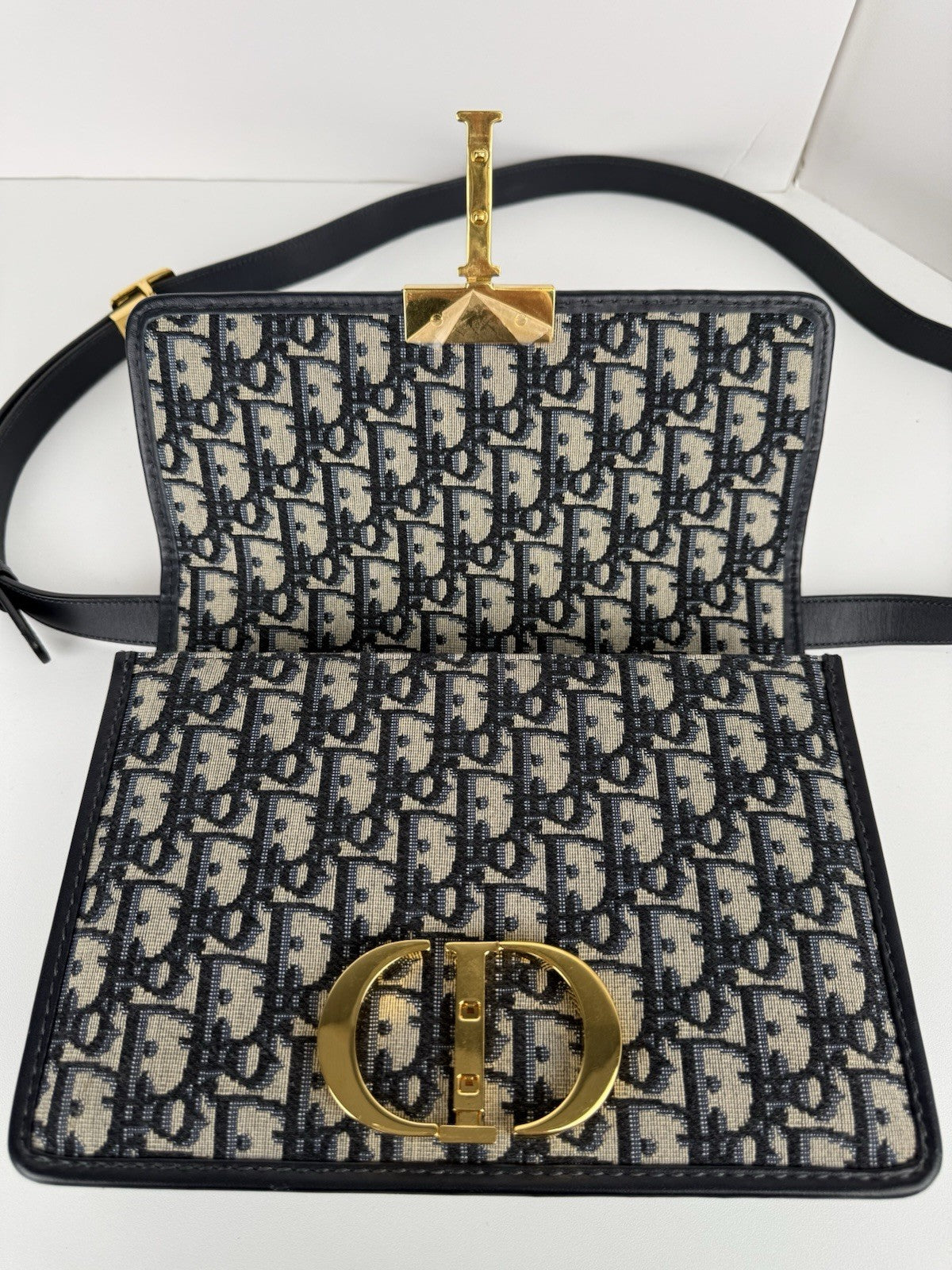 Dior  OBLIQUE 30 Montaigne Blue and Beige Canvas Shoulder bag