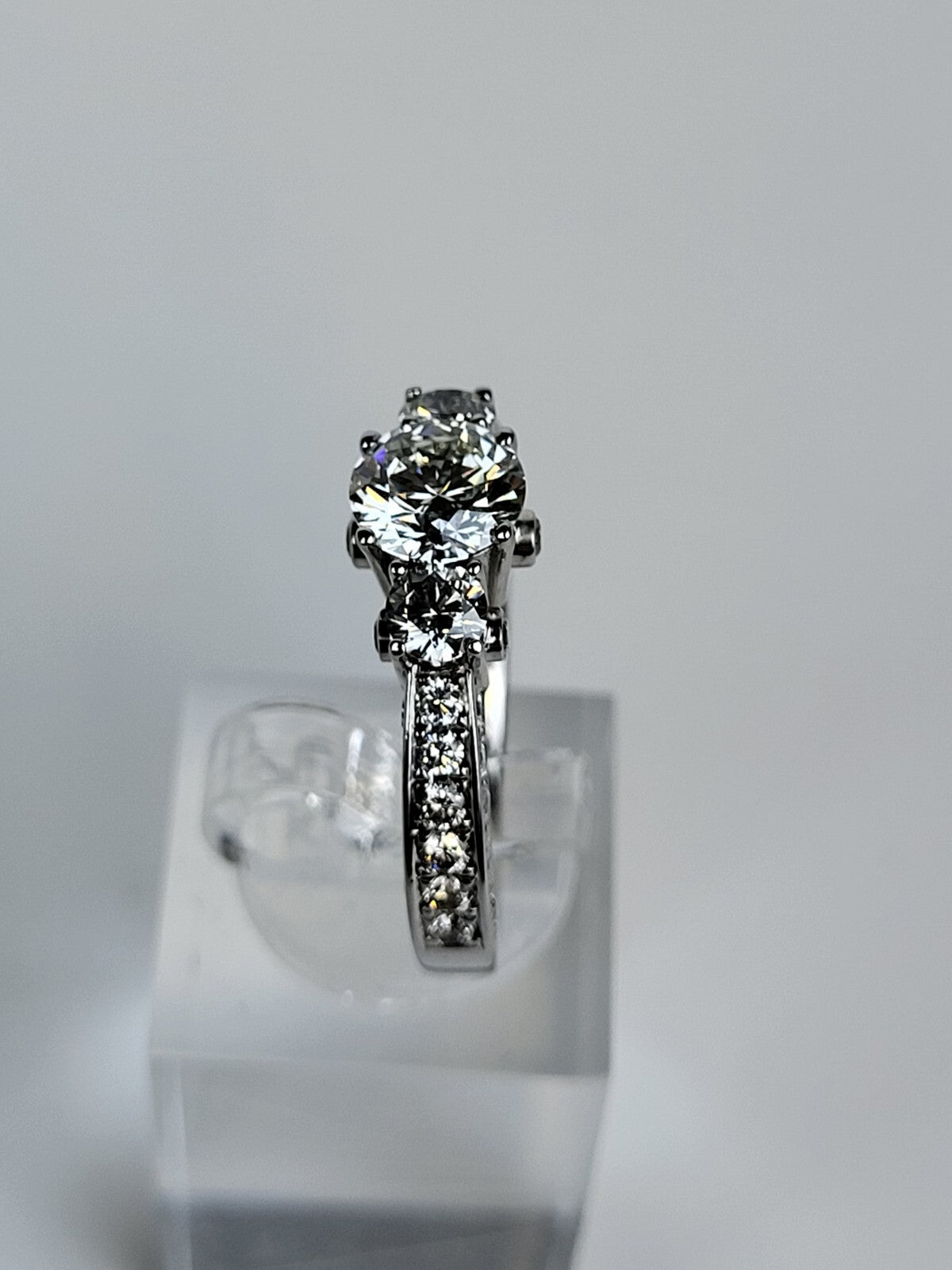 18k White Gold Natural Diamond Ring 1.18ct Main Stone Size7.5