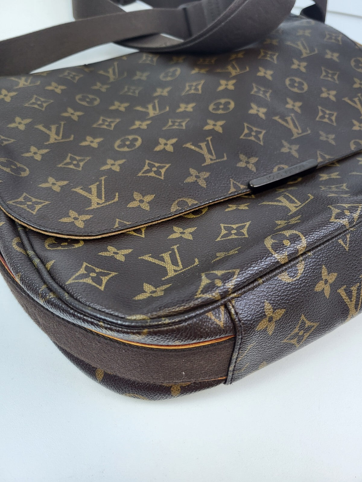 Louis Vuitton Beaubourg Messenger Bag MM Brown Canvas