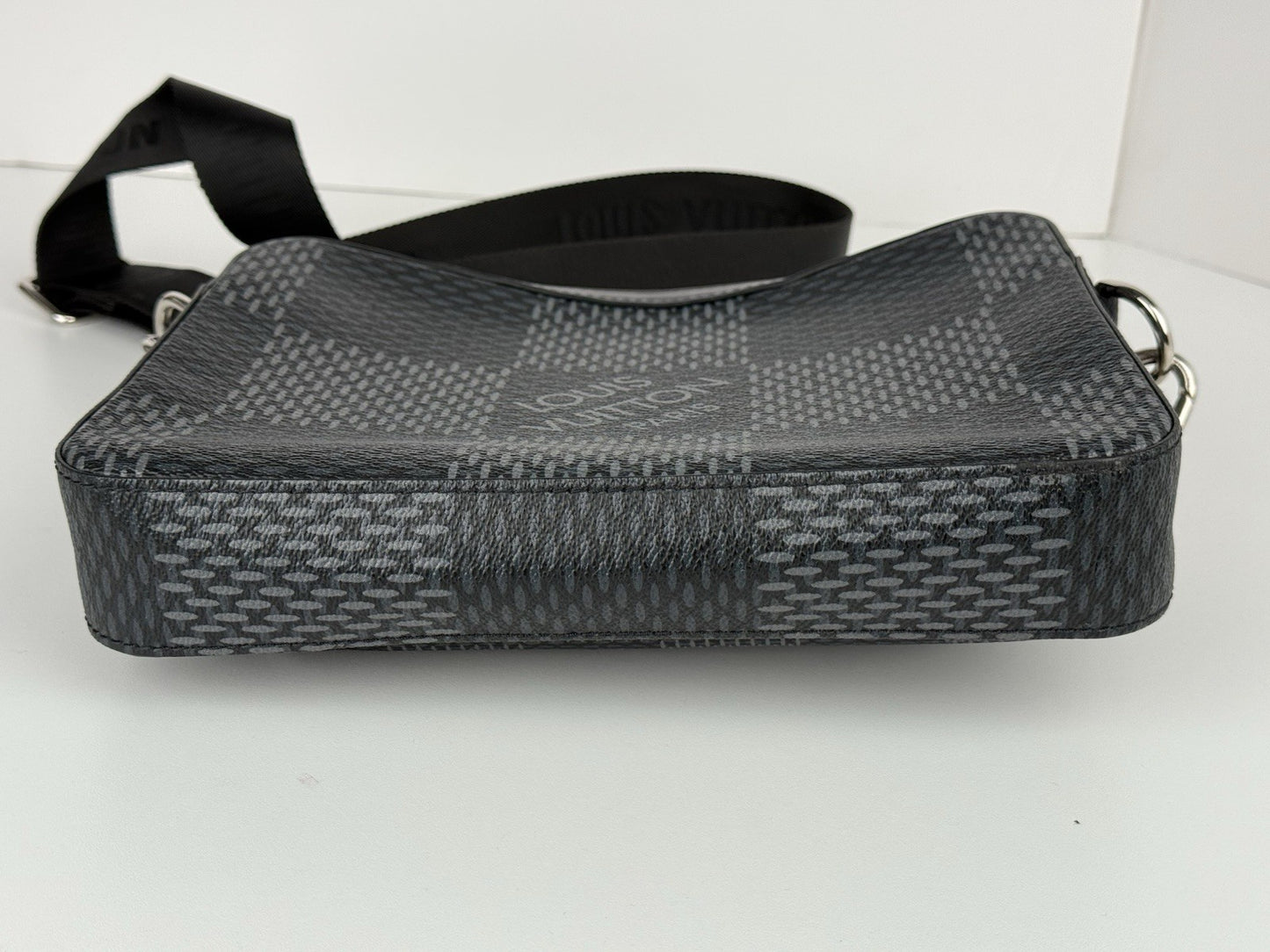 Louis Vuitton Trio Messenger Damier Ebene Men's Bag in Grey