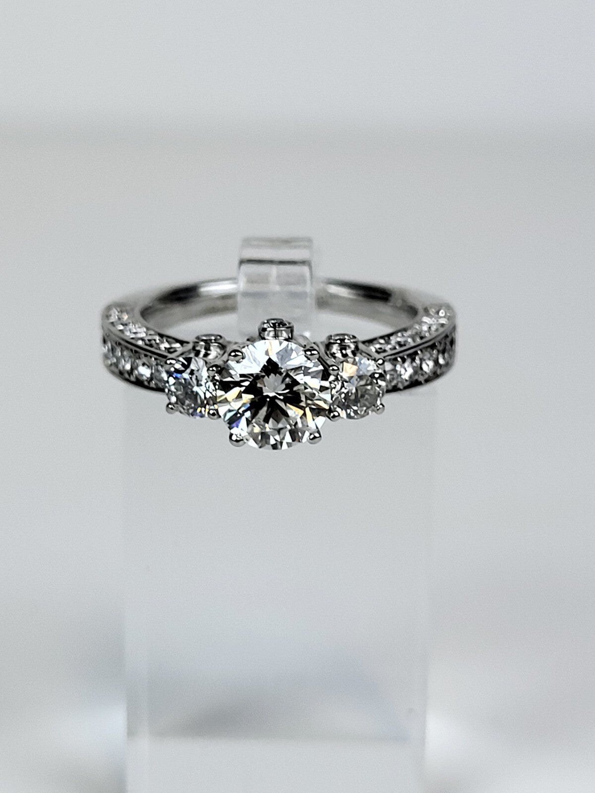 18k White Gold Natural Diamond Ring 1.18ct Main Stone Size7.5