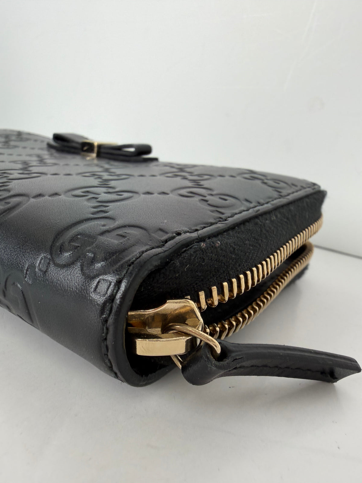 Gucci Guccissima Bow Zip Around Wallet in Black Leather Y