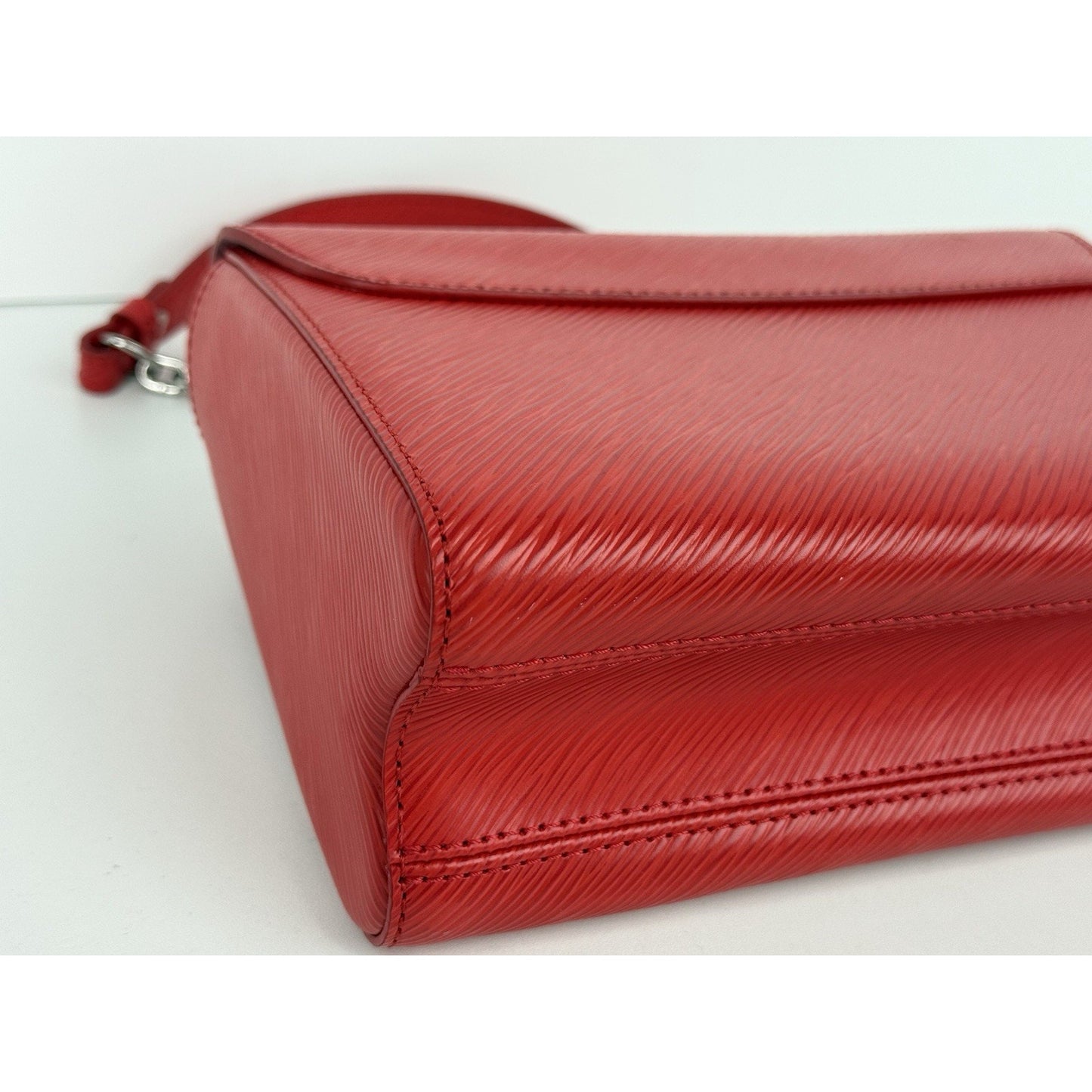 Louis Vuitton Twist MM Shoulder Bag Red Epi Leather with Silver Hardware