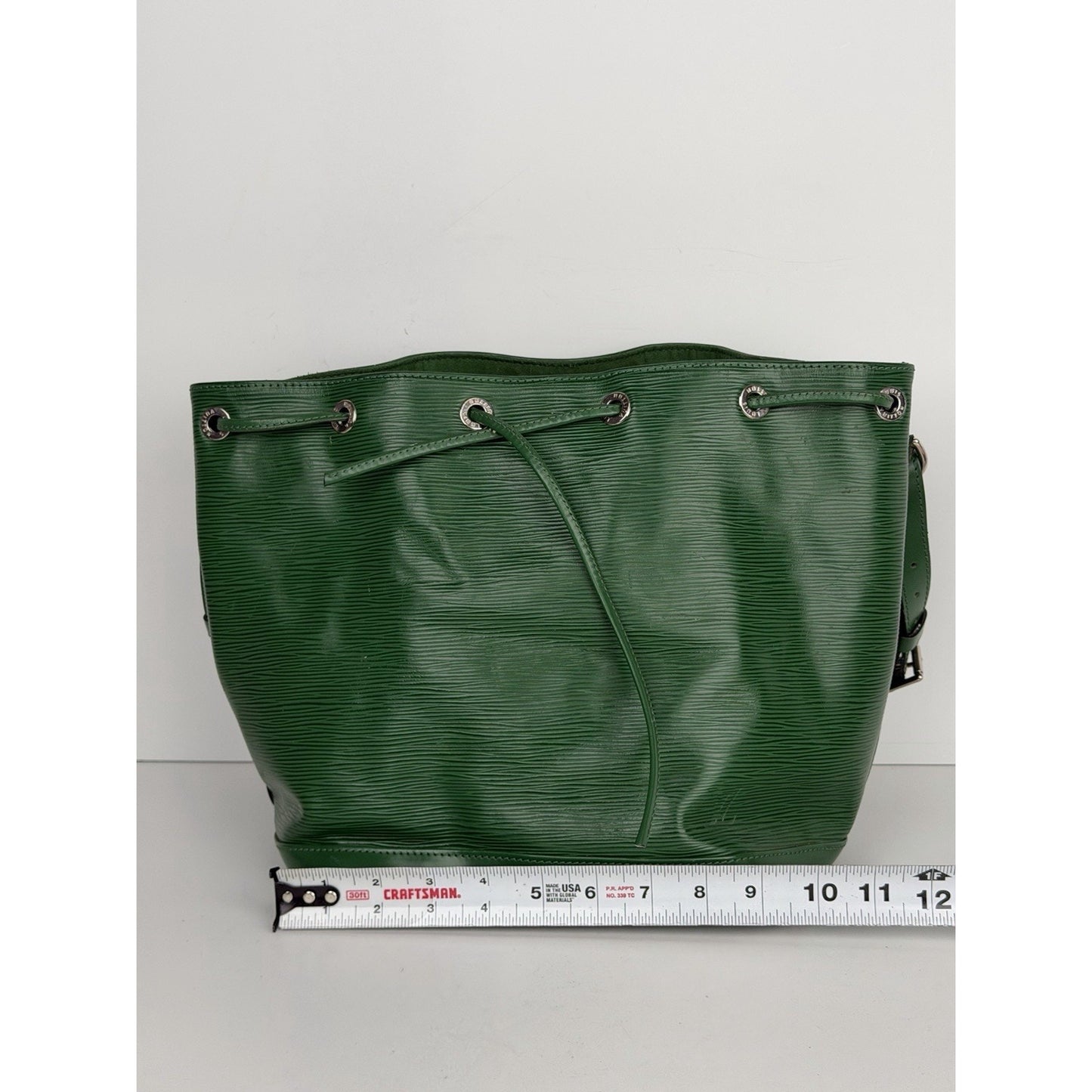 Louis Vuitton NeoNoe Shoulder Bag MM in Green Epi Leather 2013 S