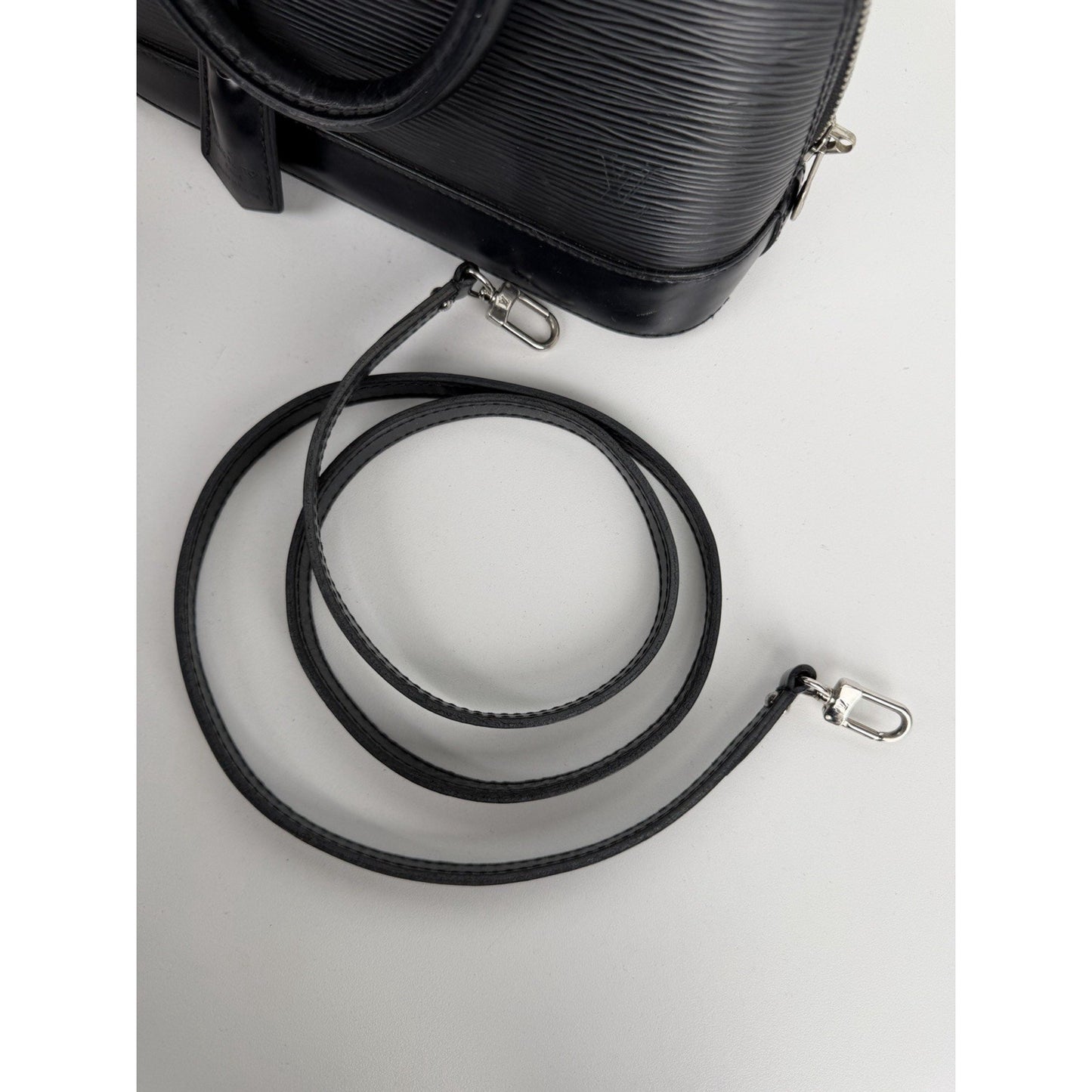 Louis Vuitton Alma BB Bag in Black Textured Epi Leather 2019 S-05