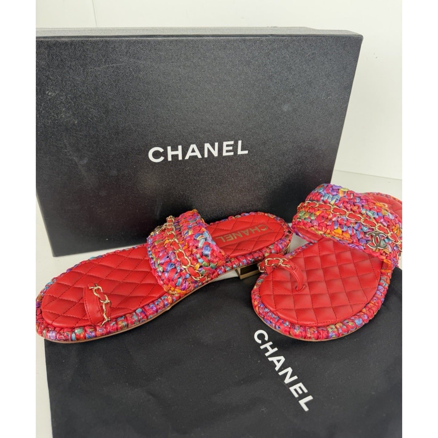 Chanel 20S CC Toe Ring Flat Sandals Multicolor Raffia & Red Leather Chain US 8