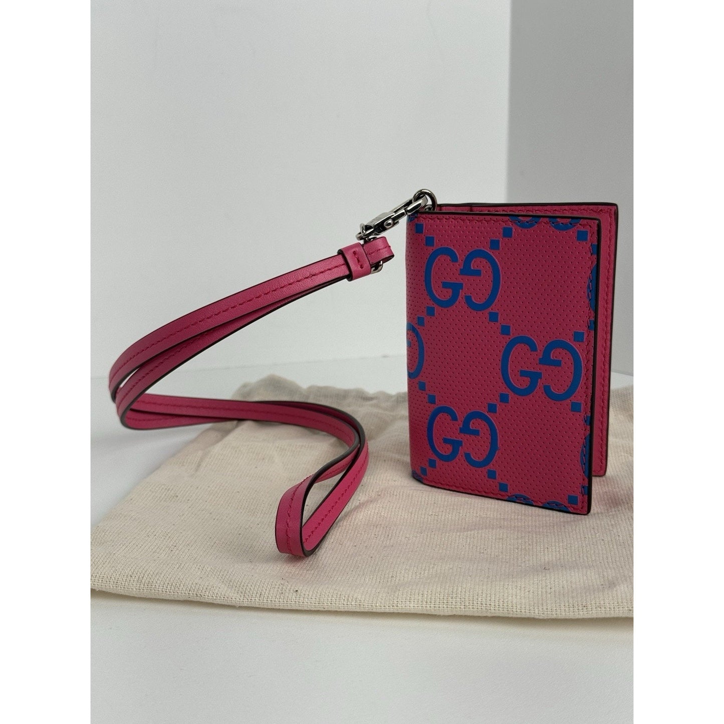 Gucci GG Perforated Leather Card Case in Pink C-1