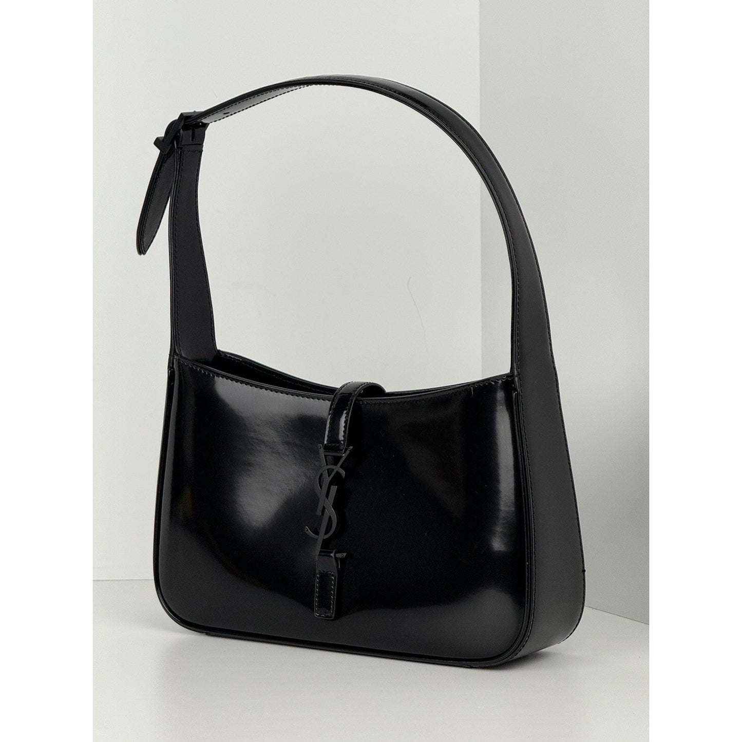 Saint Laurent Le 5 A 7 Shiny Leather Hobo Bag in Black