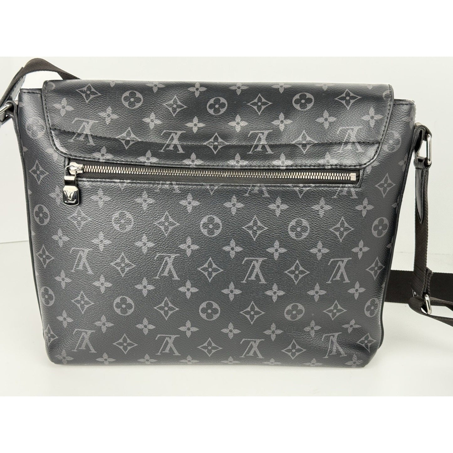 LOUIS VUITTOM District PM Monogram Eclipse Messenger Bag