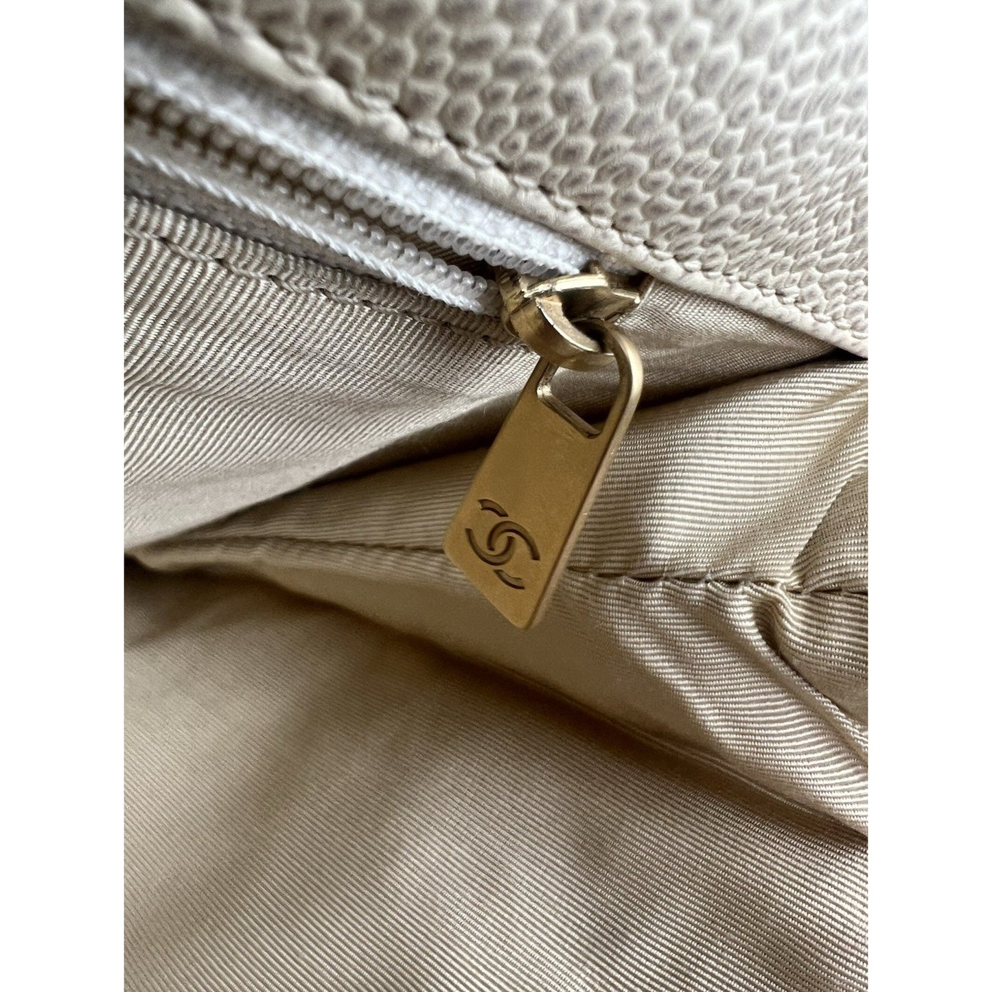 CHANEL Vintage (2000-2002) Caviar Diamond Stitch Oversized Flap Leather Clutch