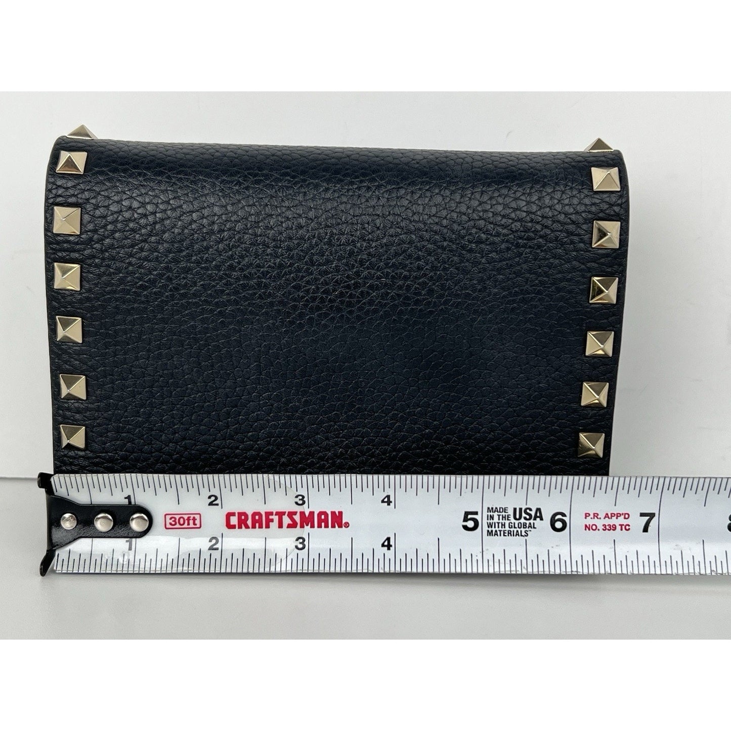 VALENTINO GARAVANI Pebbled Calfskin Rockstud Envelope Wallet on Chain Black