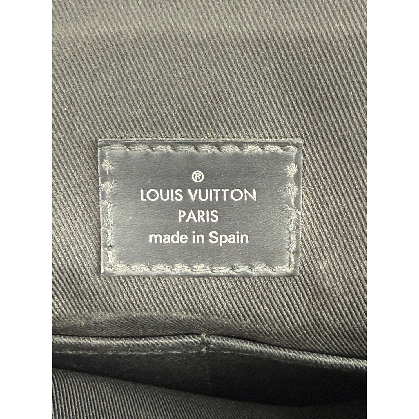 LOUIS VUITTOM District PM Monogram Eclipse Messenger Bag