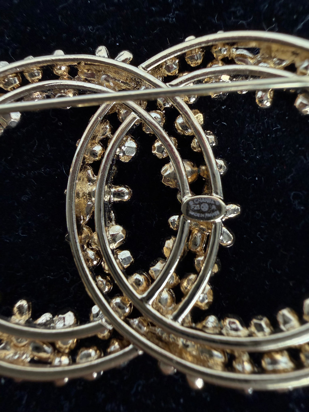 Chanel 2023 Strass CC Pin Brooch in Gold Color K1