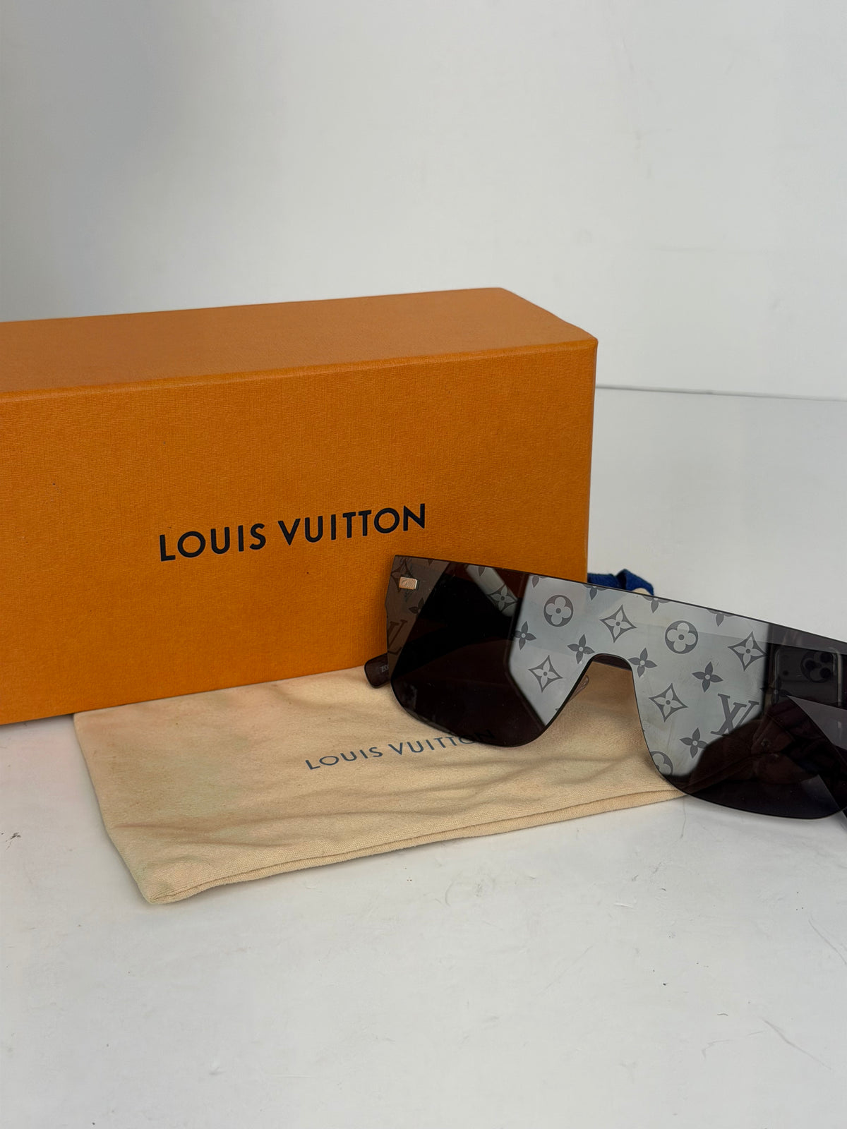 Louis Vuitton Waimea Sunglasses in Black/Grey Monogram Lenses YK4