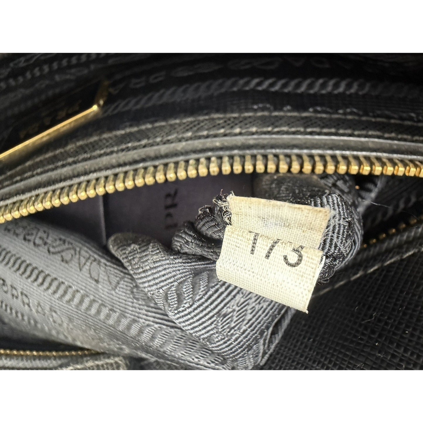 Prada Galleria Double Zip Tote Medium in Black Saffiano Leather S17