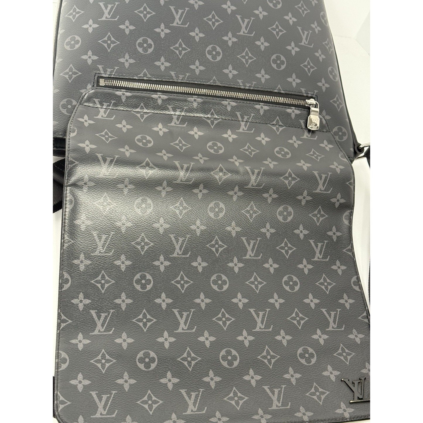 LOUIS VUITTOM District PM Monogram Eclipse Messenger Bag