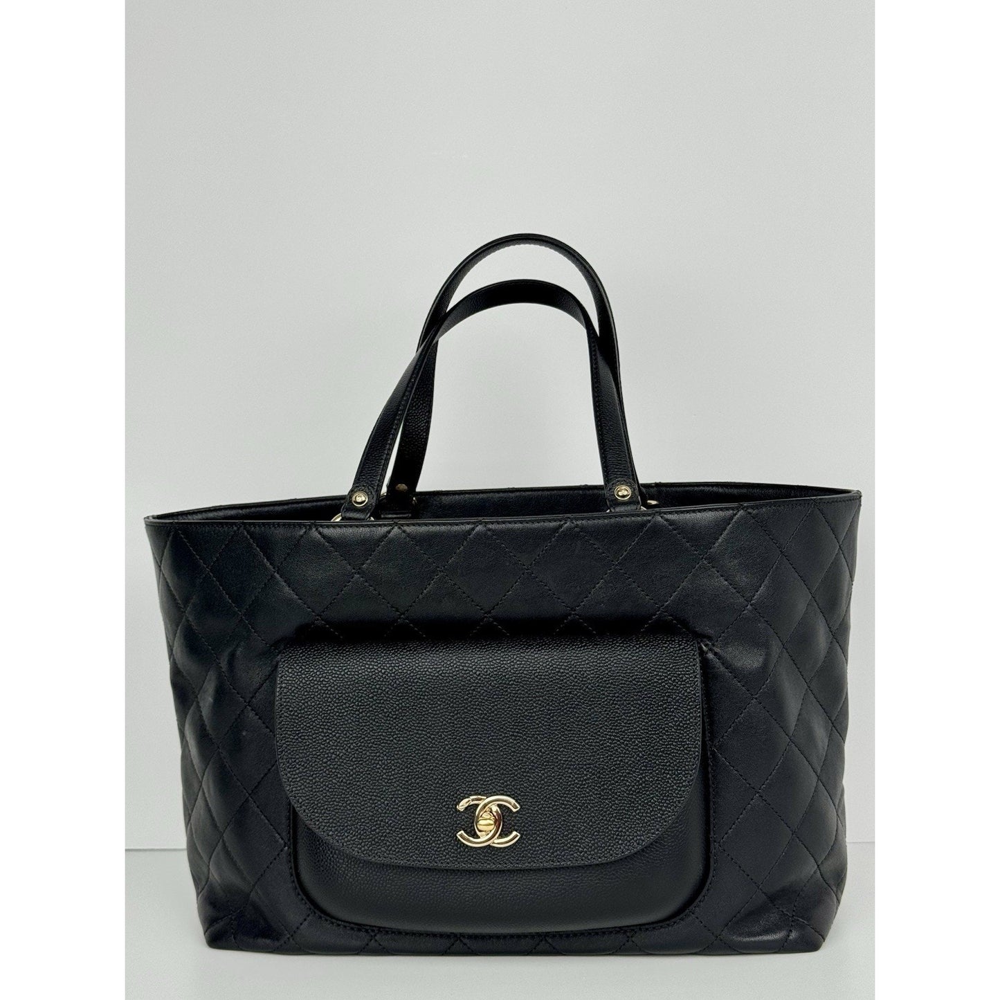 Chanel CC diamond-quilted tote bag in black calfskin & caviar leather