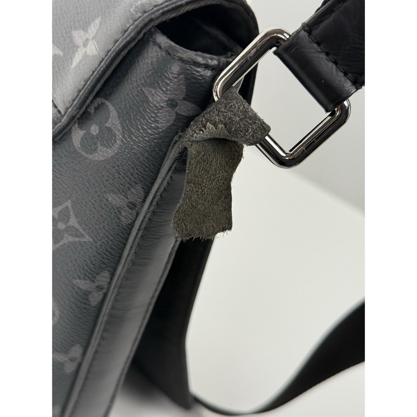 LOUIS VUITTOM District PM Monogram Eclipse Messenger Bag