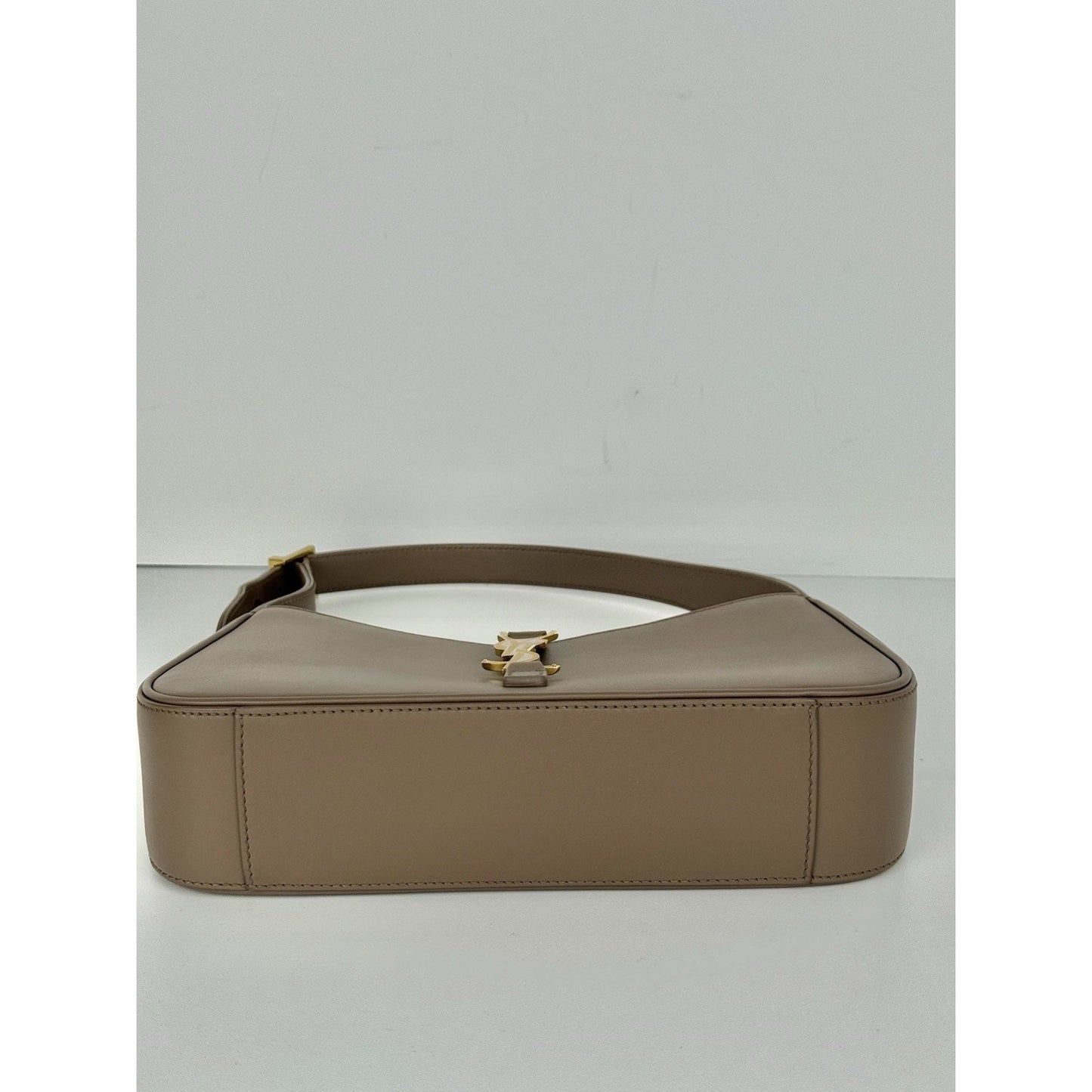 Saint Laurent Le 5 à 7 Beige Leather Shoulder Bag