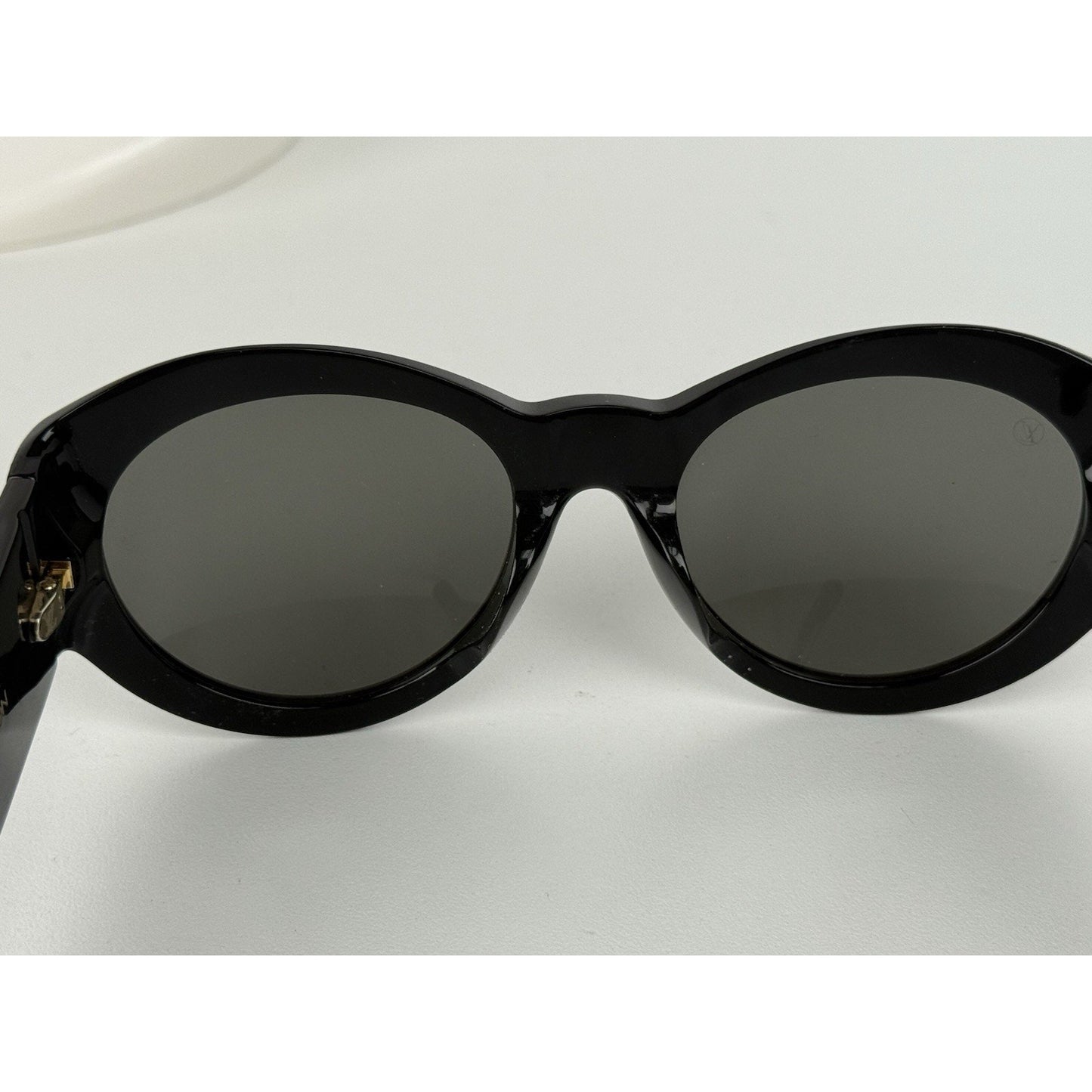 Louis Vuitton Round Sunglasses Black Lenses Z1128E 93L