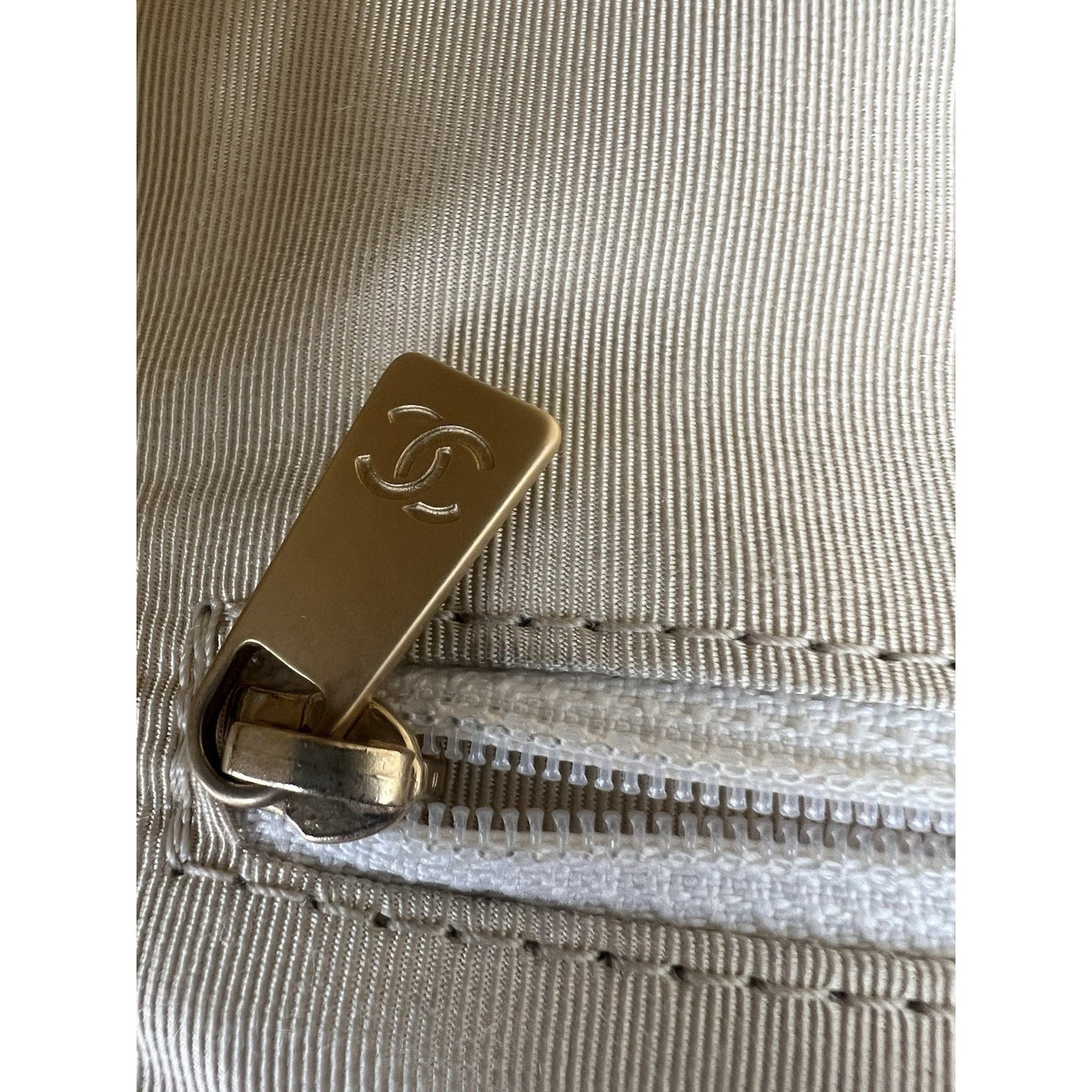 CHANEL Vintage (2000-2002) Caviar Diamond Stitch Oversized Flap Leather Clutch