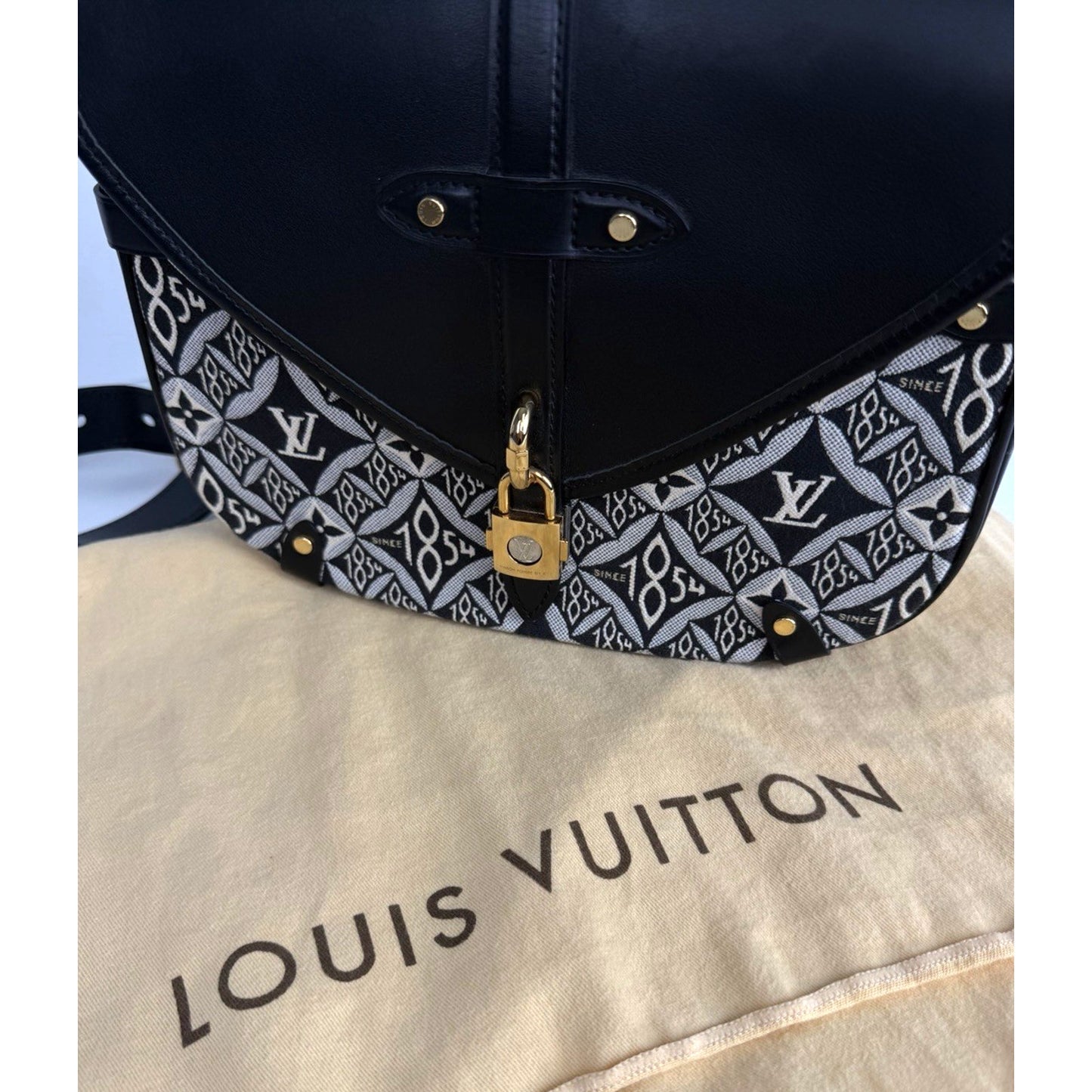 Louis Vuitton Neo Saumur MM Bag Black & White Woven Jacquard Motif Blend 2020 U3