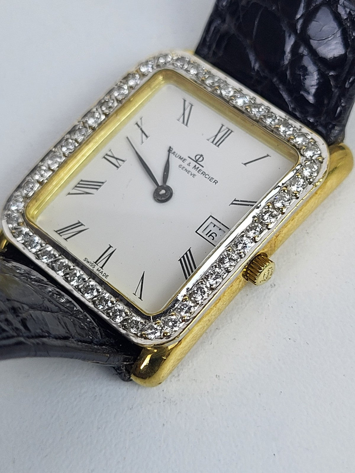 Baum & Mercier Diamond 18k Yellow Gold Ladies Watch 26mm Leather Band