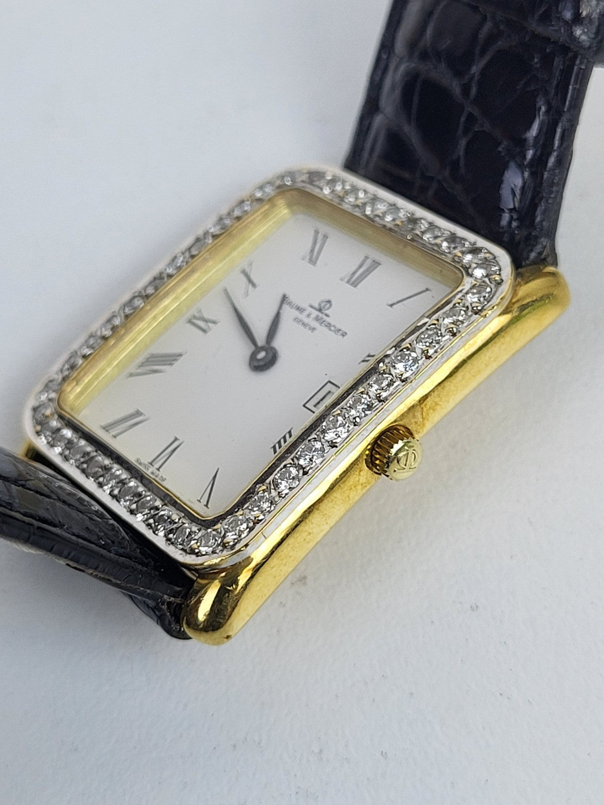 Baum & Mercier Diamond 18k Yellow Gold Ladies Watch 26mm Leather Band