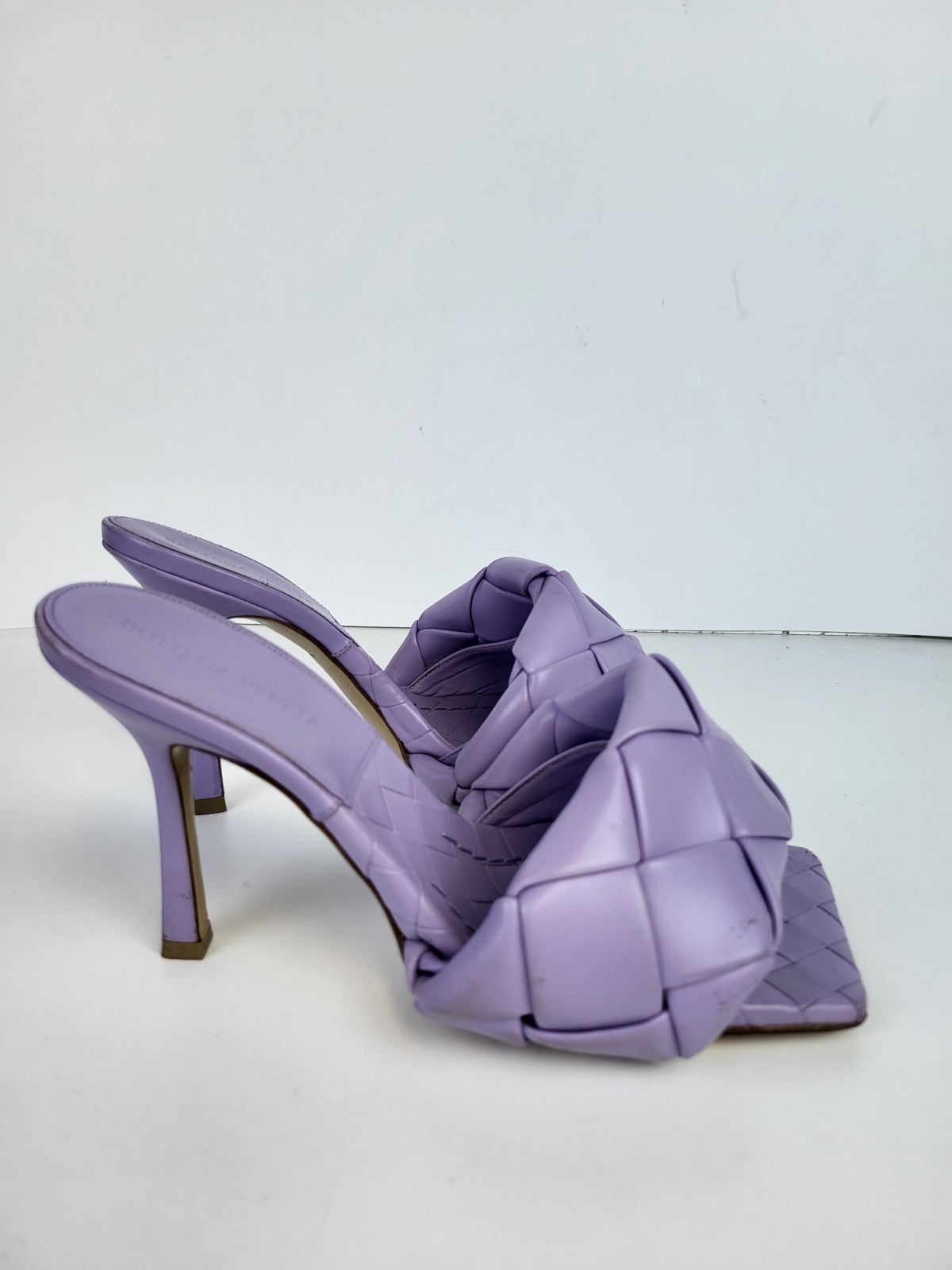 Bottega VenetaIntrecciato Weave Leather SlidesLilac Size 38