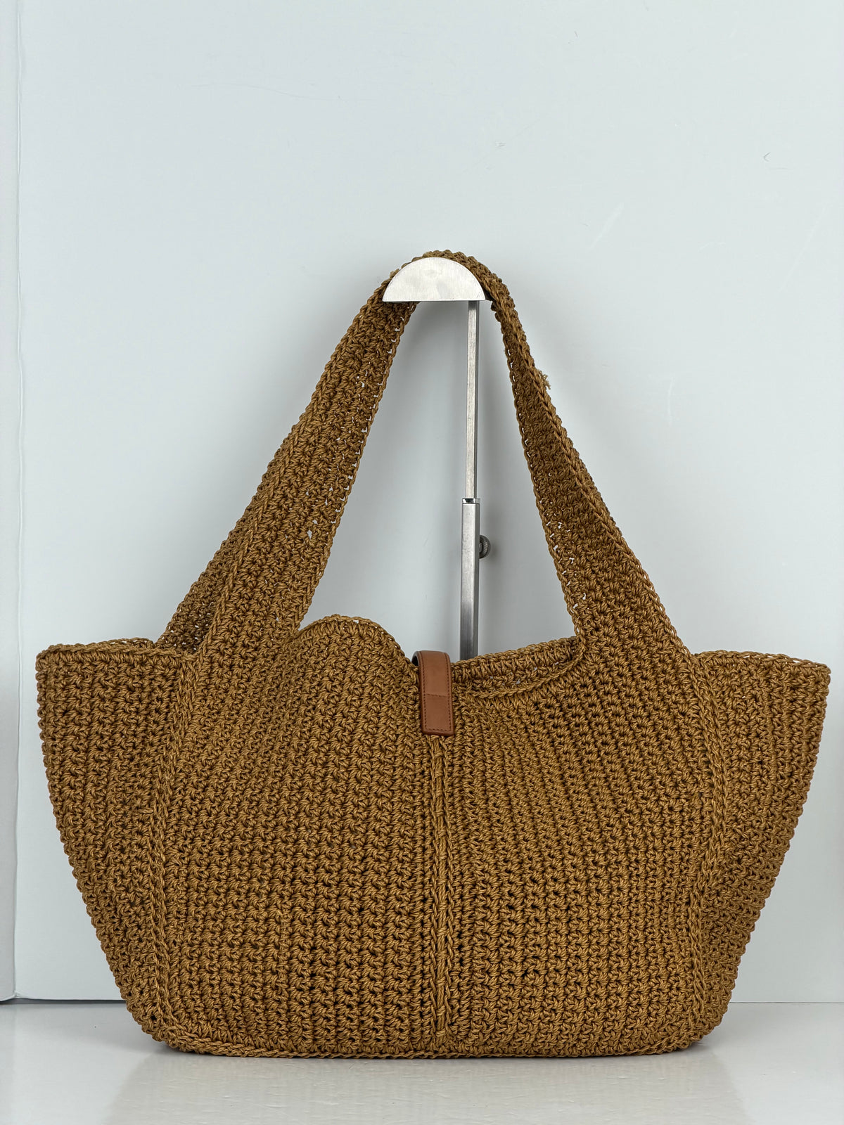 Saint Laurent Le 5 A 7 Bea Woven Medium Tote in Woven Raffia YF5