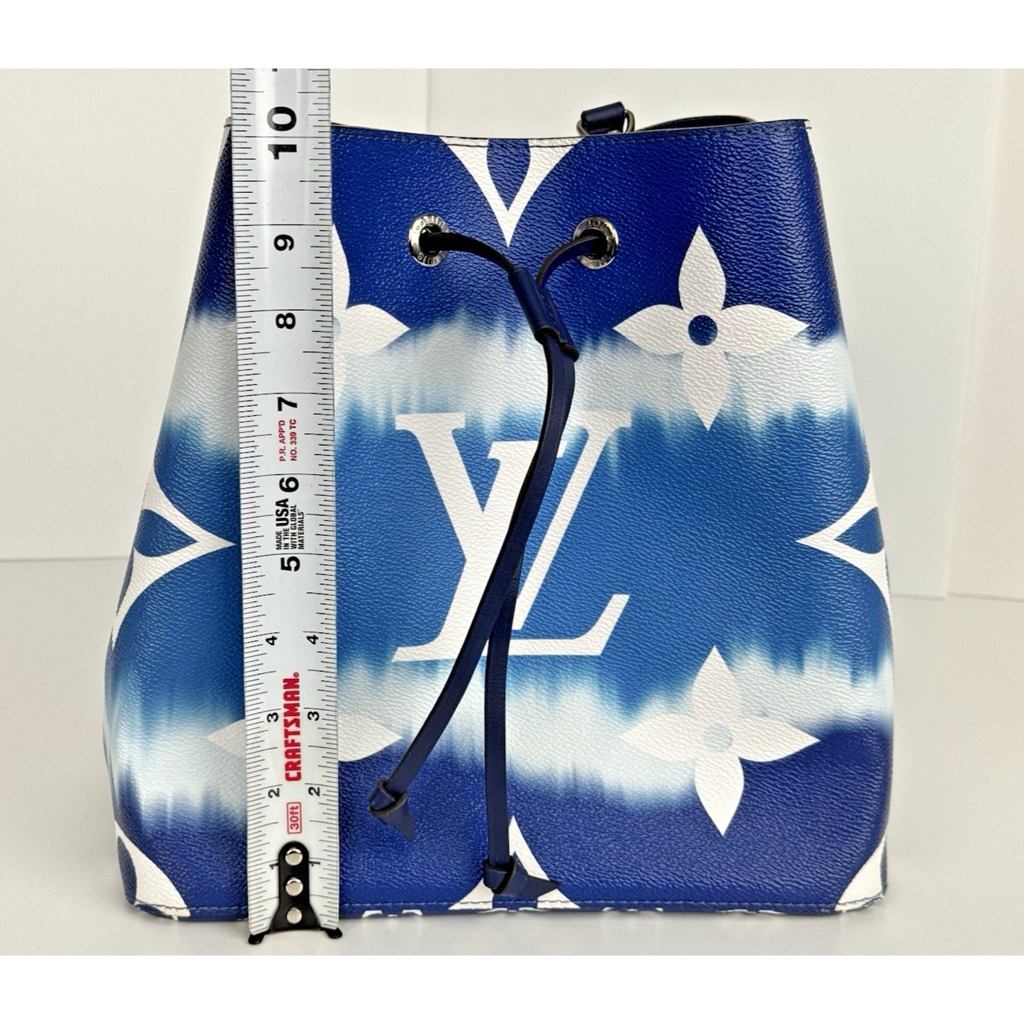 Louis Vuitton NeoNoe MM Bucket Bag in Blue Escale Monogram Canvas D-7