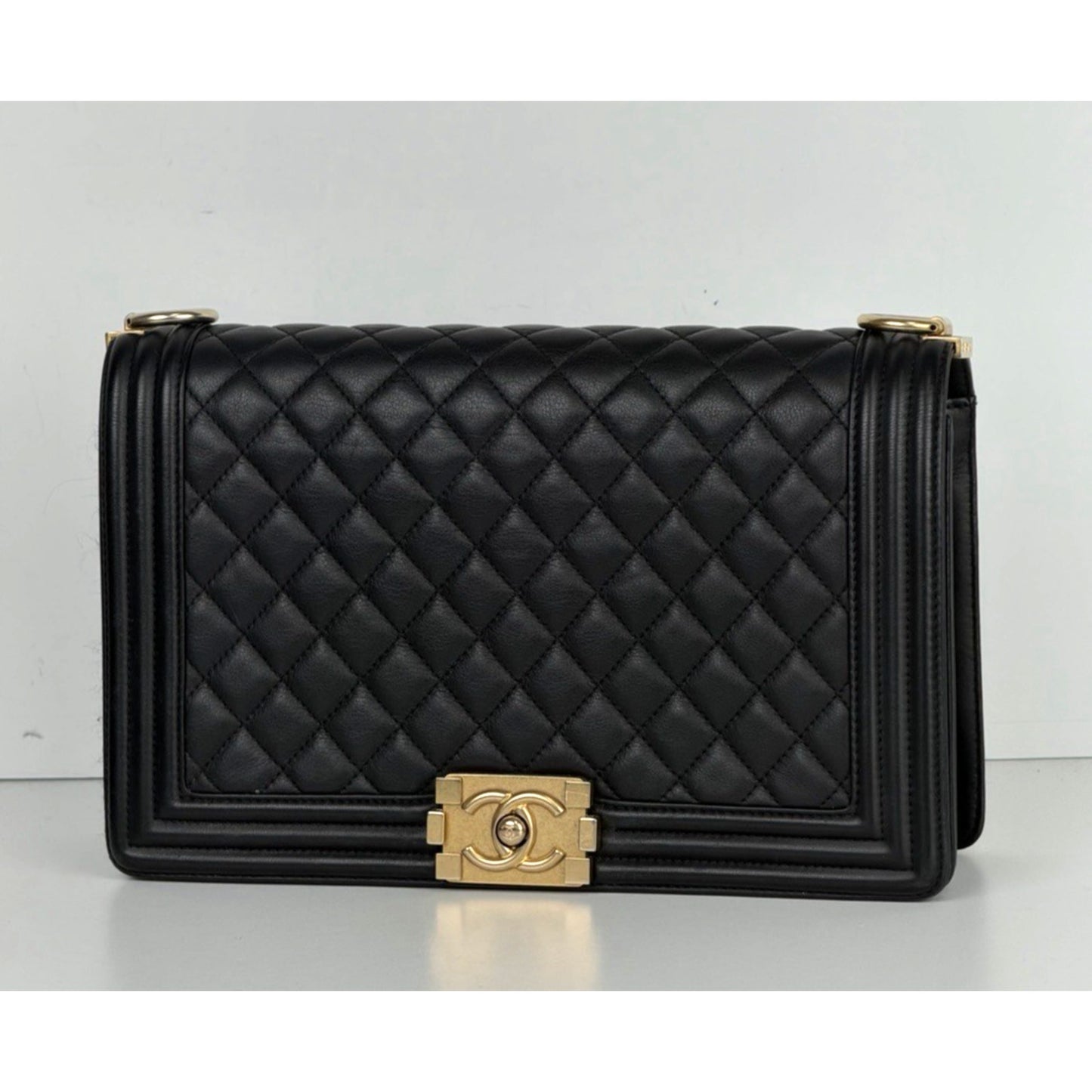 Chanel Boy New Medium Bag in Black Quilted Leather 2019 Gold HW E8