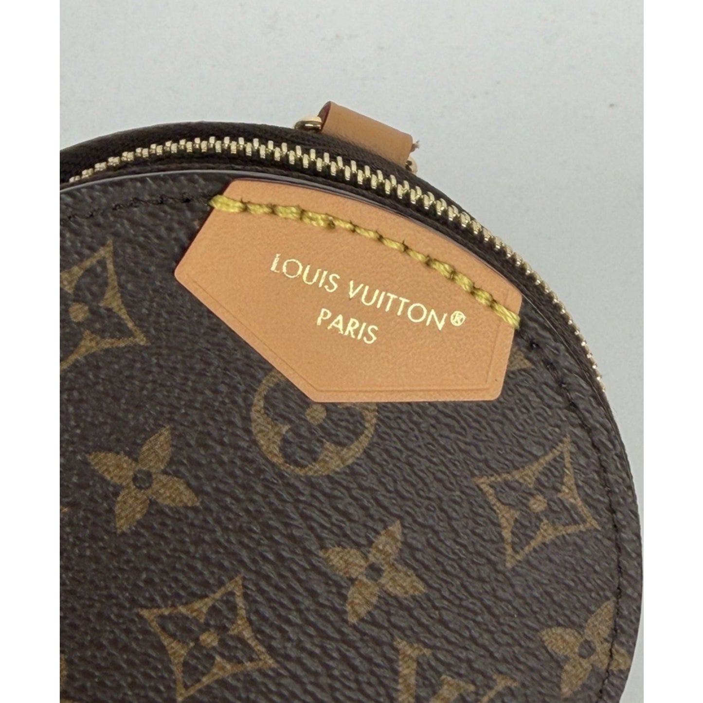 Louis Vuitton Eyeshadow Pouch with 2 Brushes in Brown Monogram Canvas K1